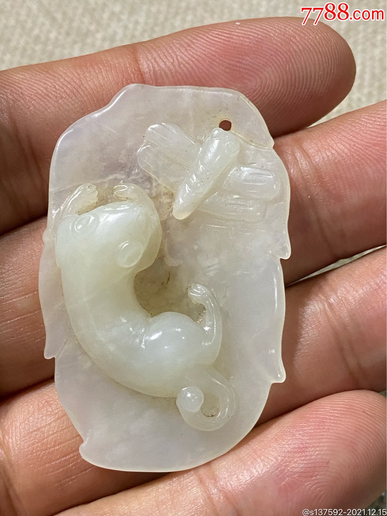 清代时期猫蝶图案和田白玉佩戴挂件