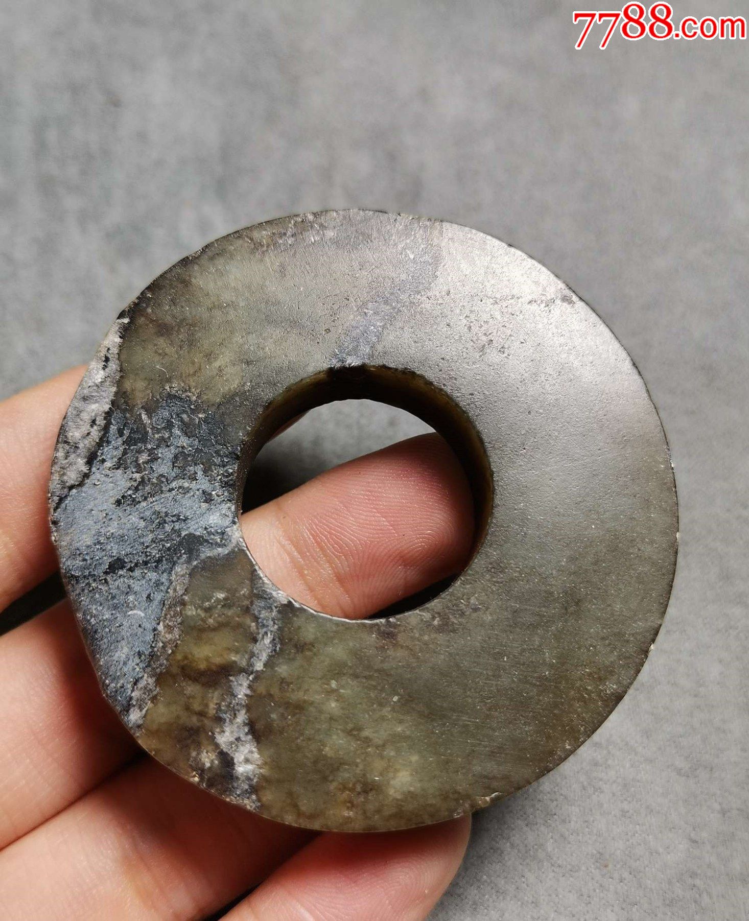 6173齐家文化黑沁玉环586克