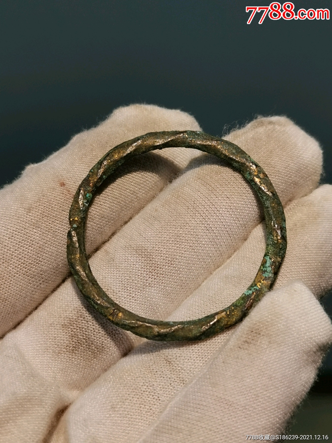 汉鎏金青铜绞丝环生美