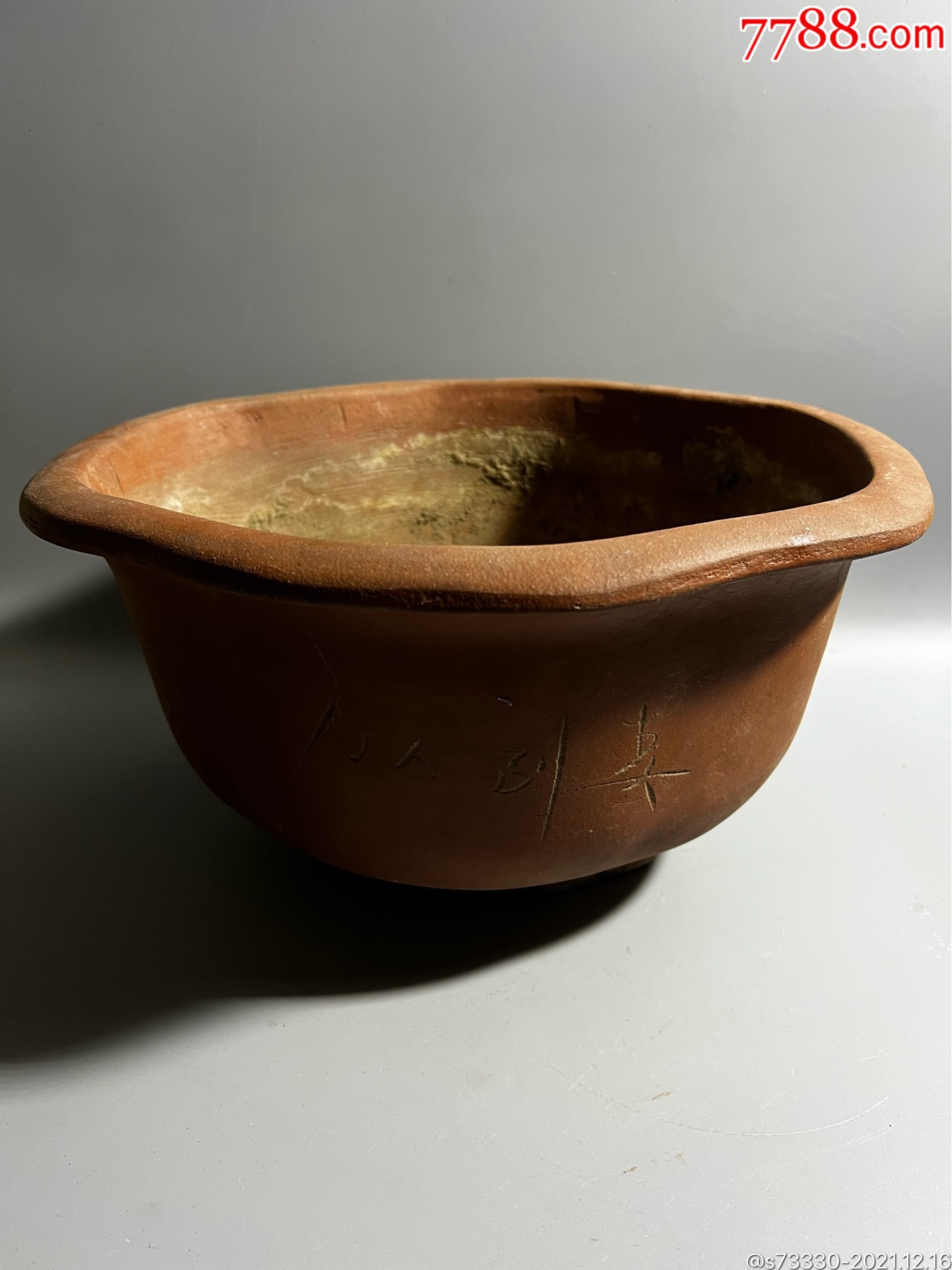 80年代宜兴海棠口紫砂花盆一只