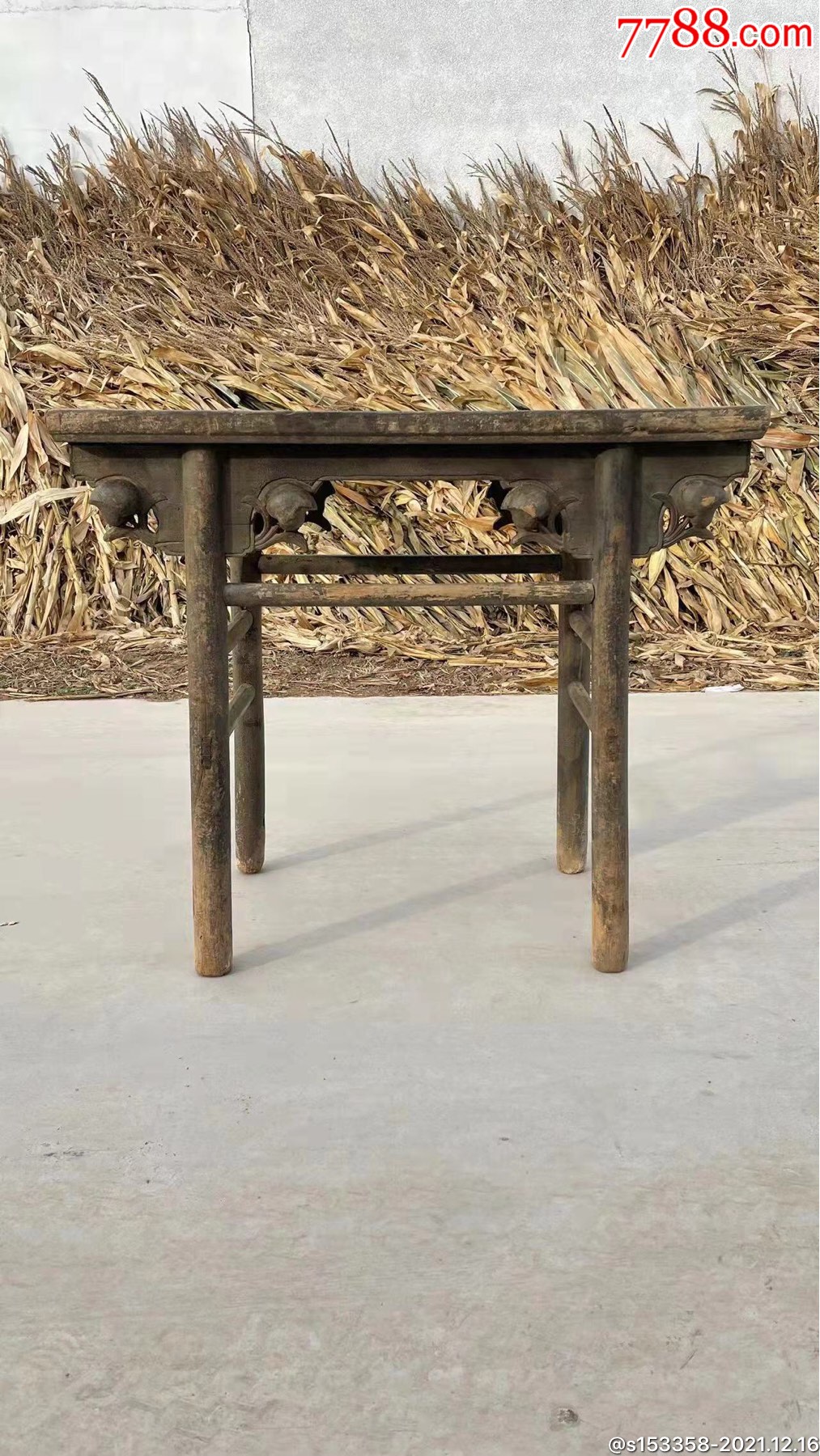 楠木香案清早期高浮雕八个寿桃