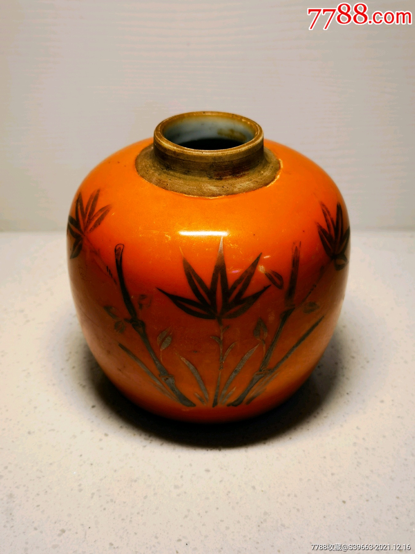 清代珊瑚红描金竹叶纹茶叶罐