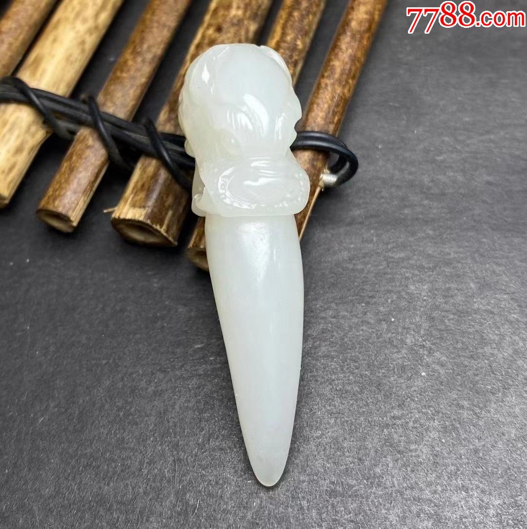 龙牙吊坠带上辟邪