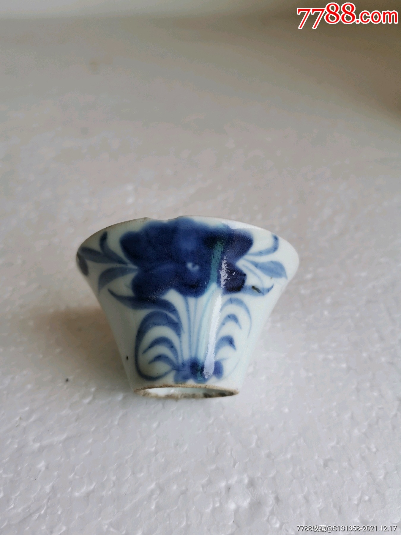 清中青花花卉马蹄杯