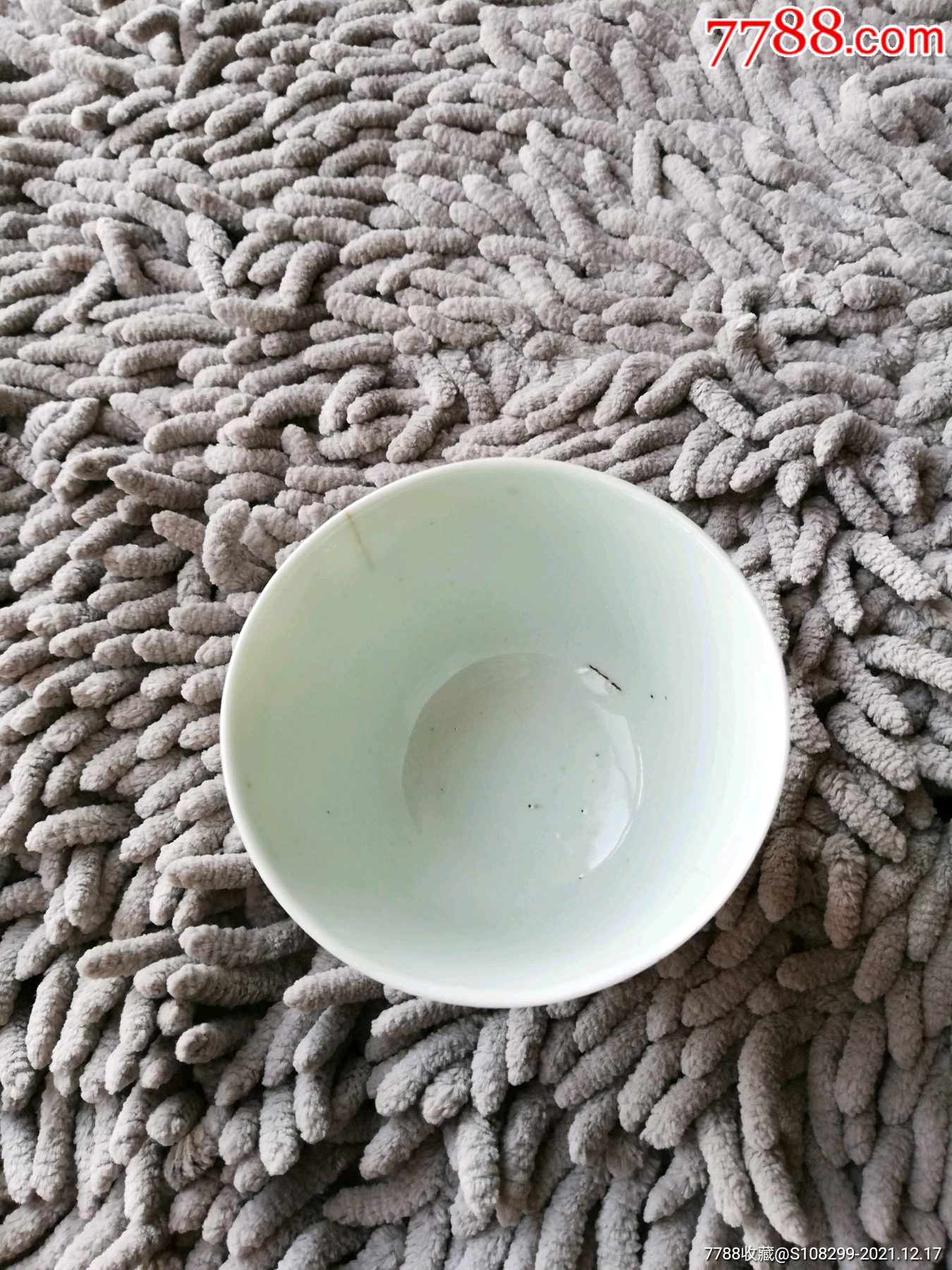 清代甜白釉压手杯