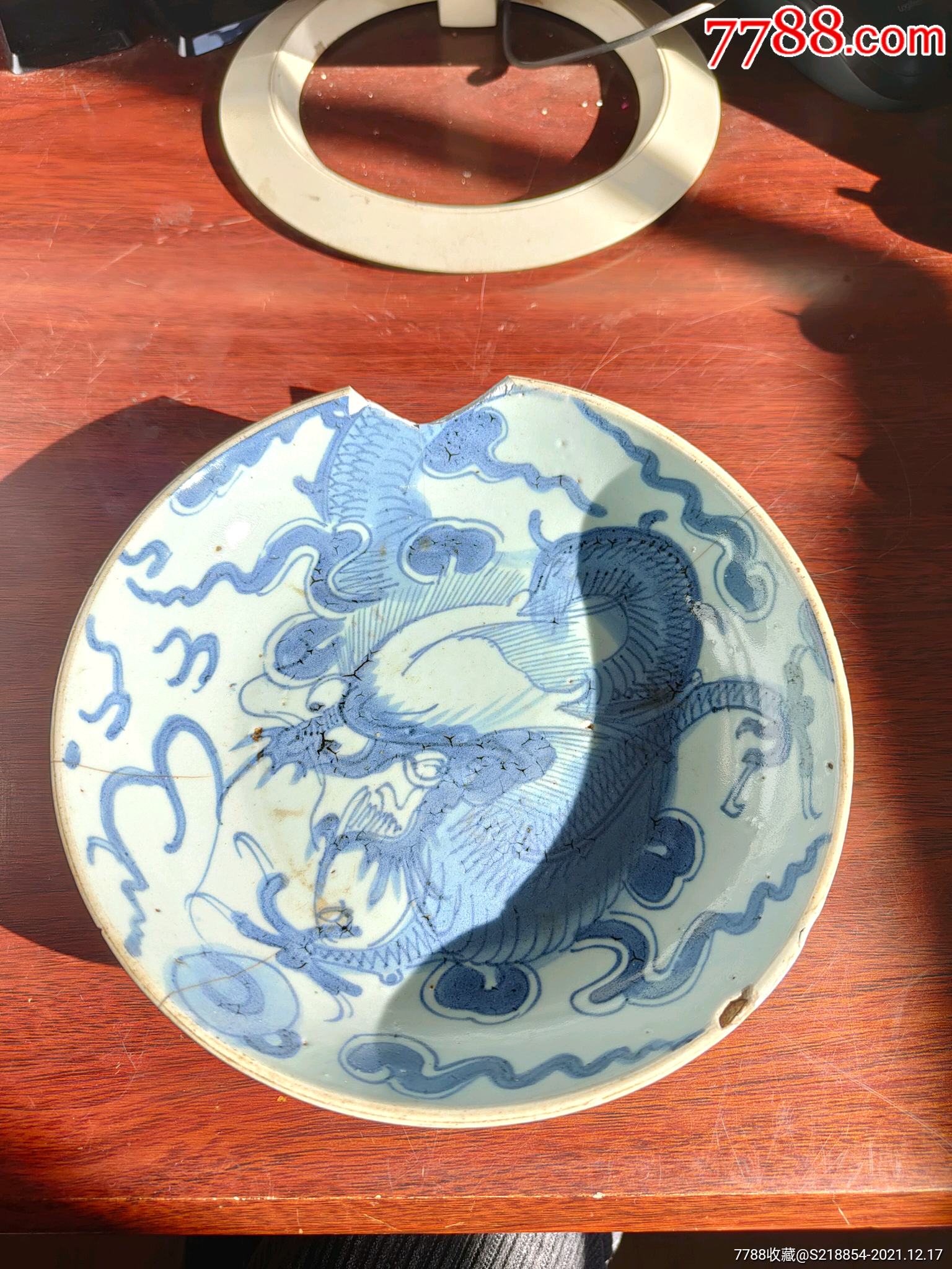 清中期青花过墙龙盘