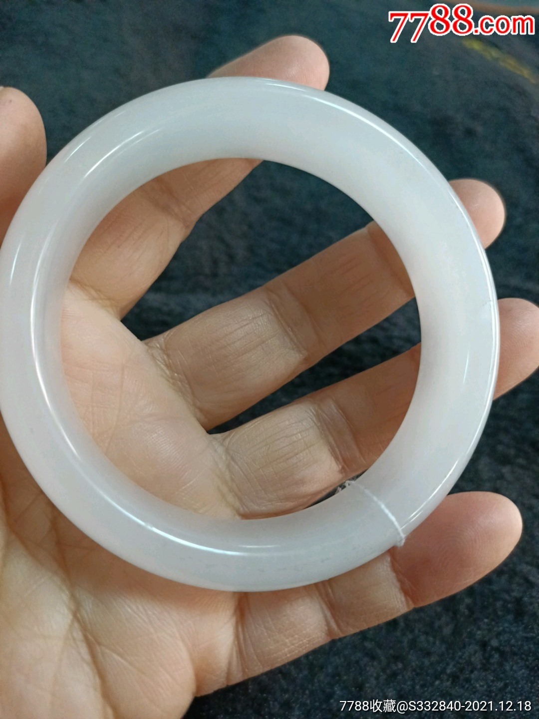 新疆戈壁羊脂白金丝玉