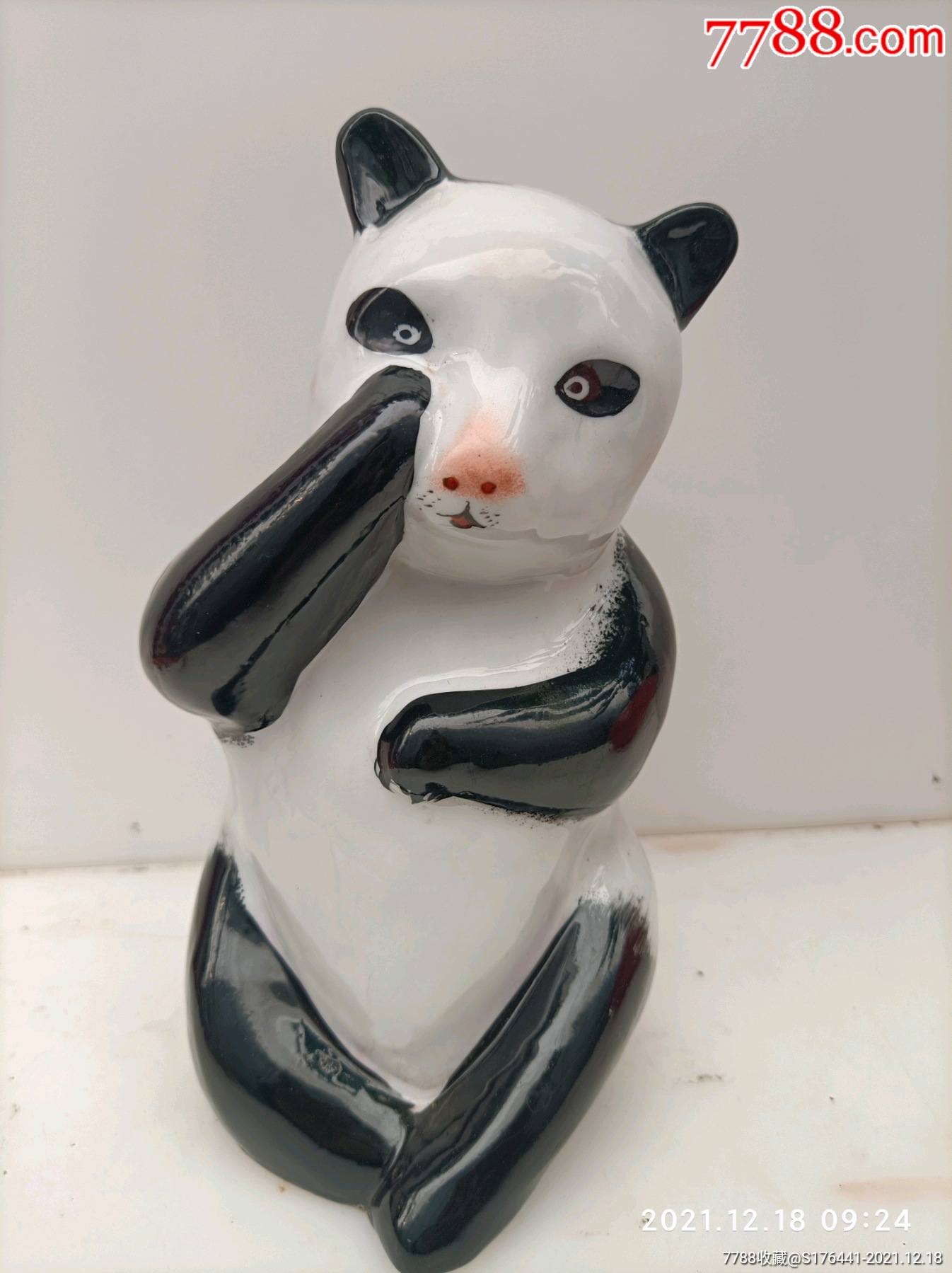 德化瓷厂生产手彩熊猫摆件