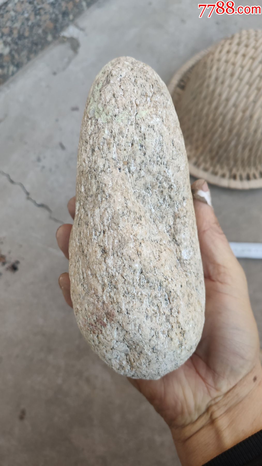 奇石夜光石荧光石原石一块19厘米11厘米6厘米重480市斤绿光