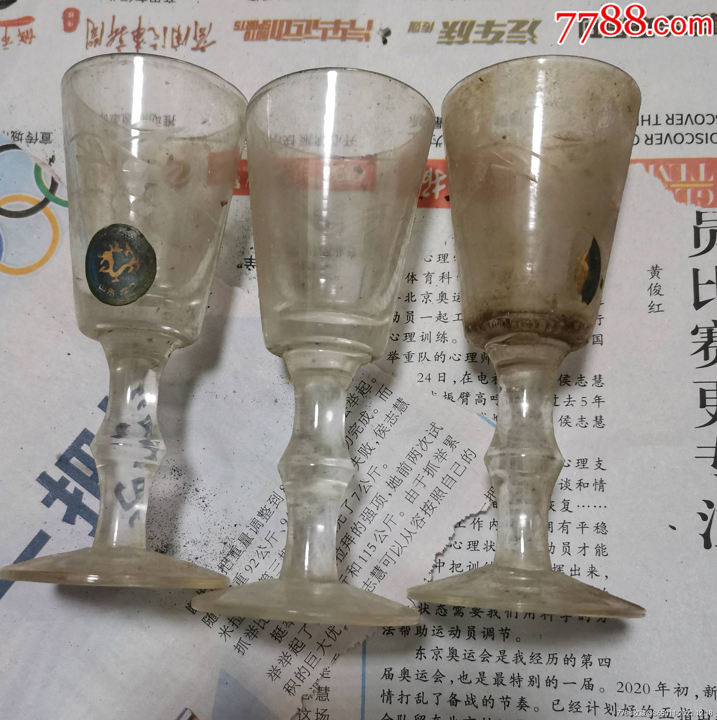 老式酒杯图片