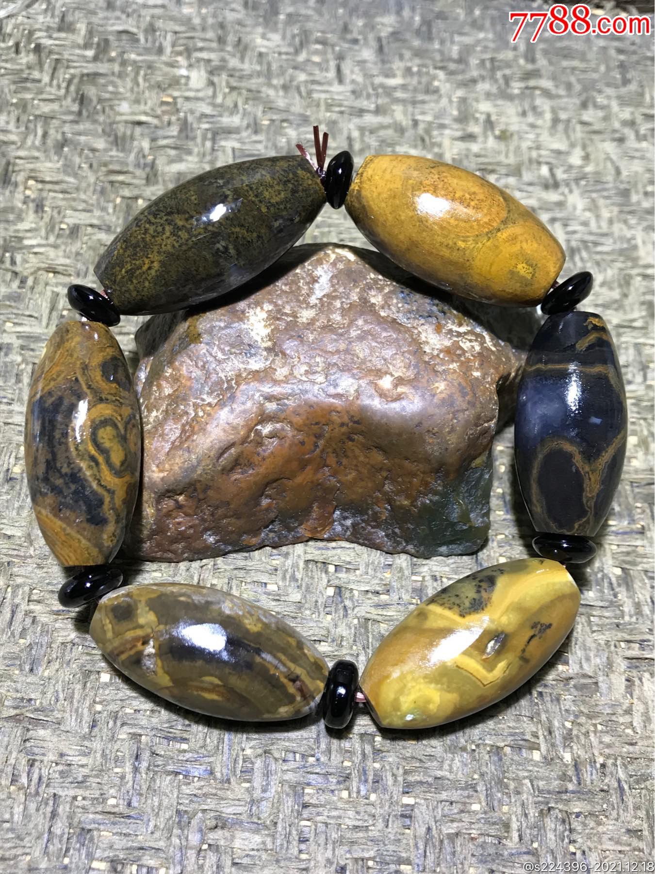 精美天然罕见亚光九眼页岩石蒙天珠手串一条