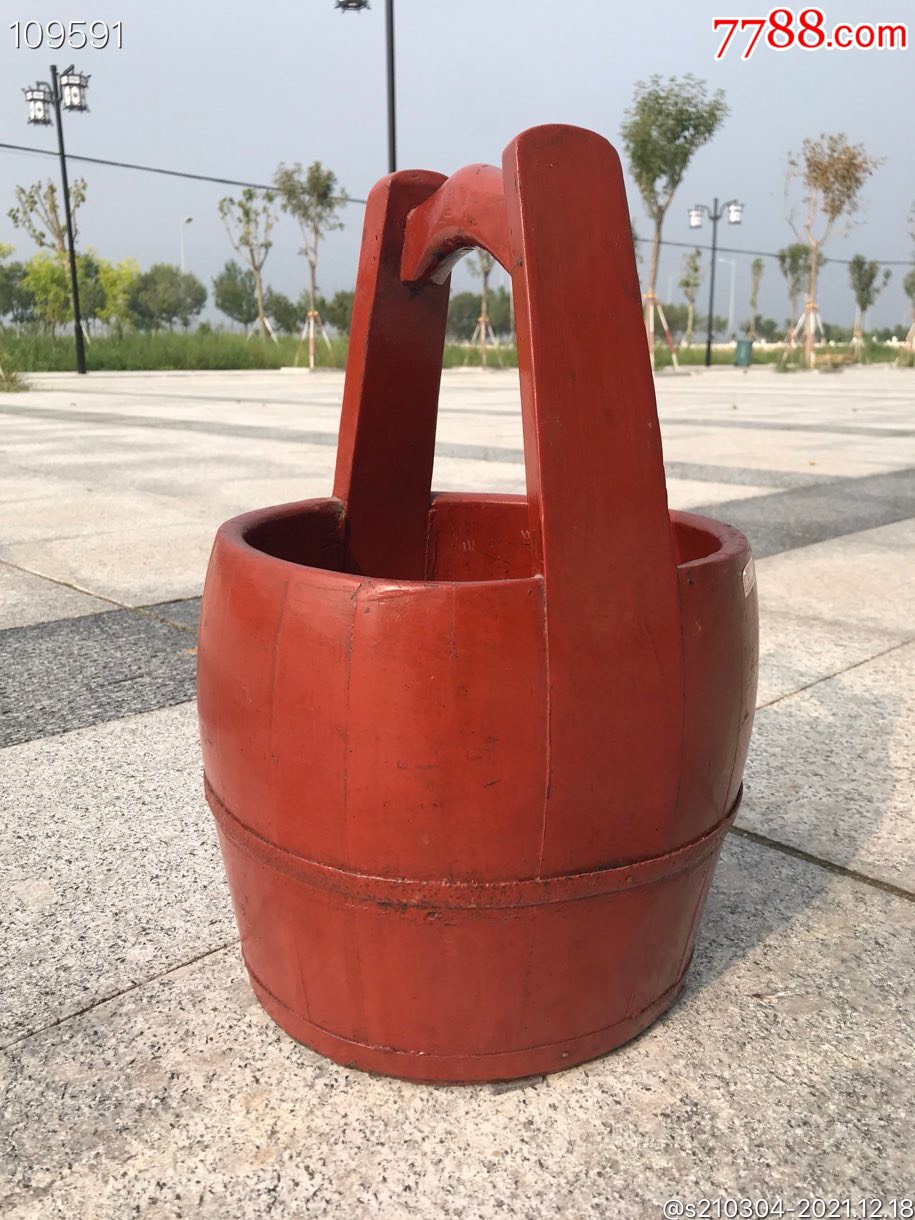 红漆竹制水桶造型古朴典雅色彩鲜艳品相一流尺寸272743