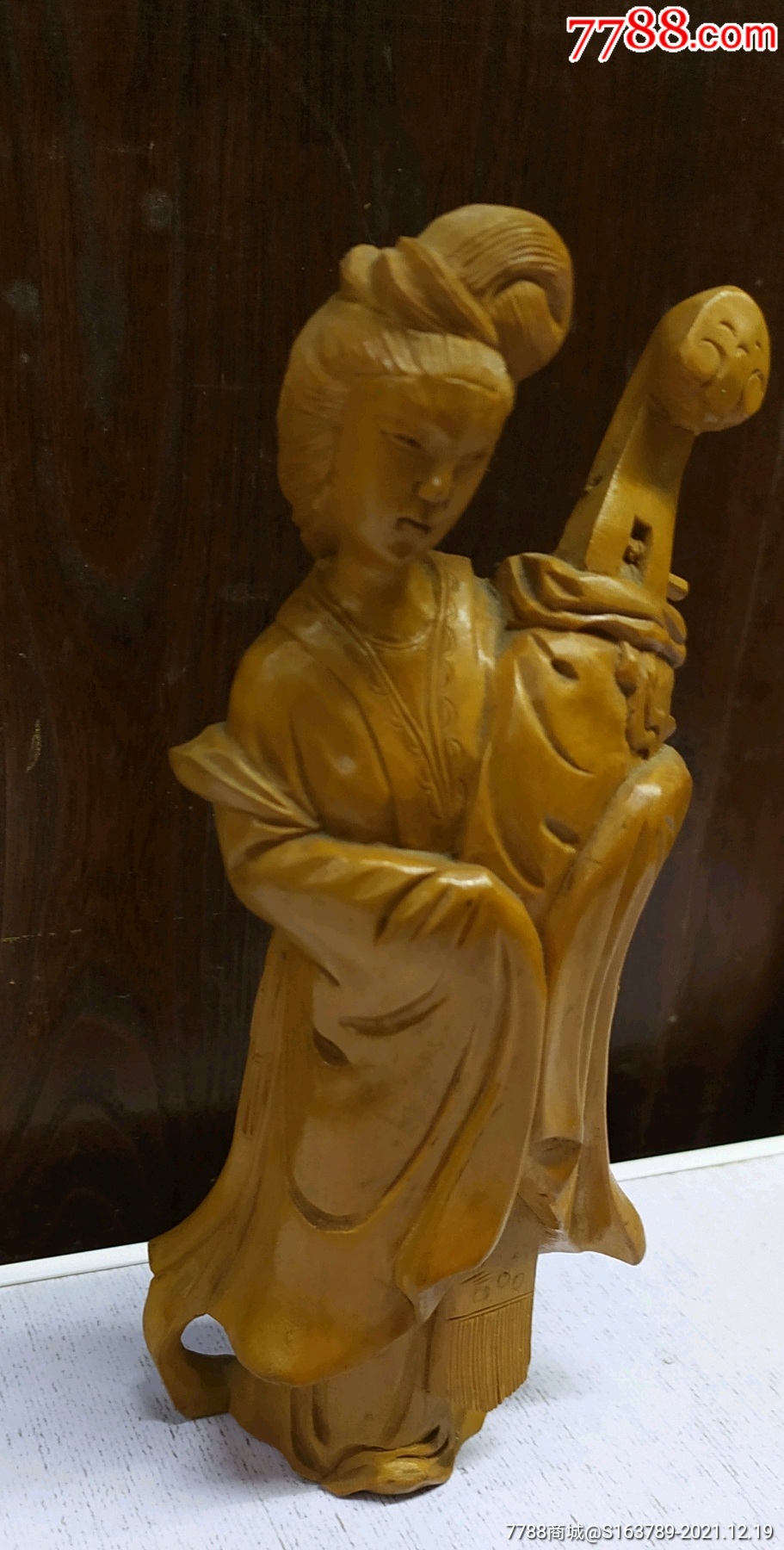 黄杨木雕仕女