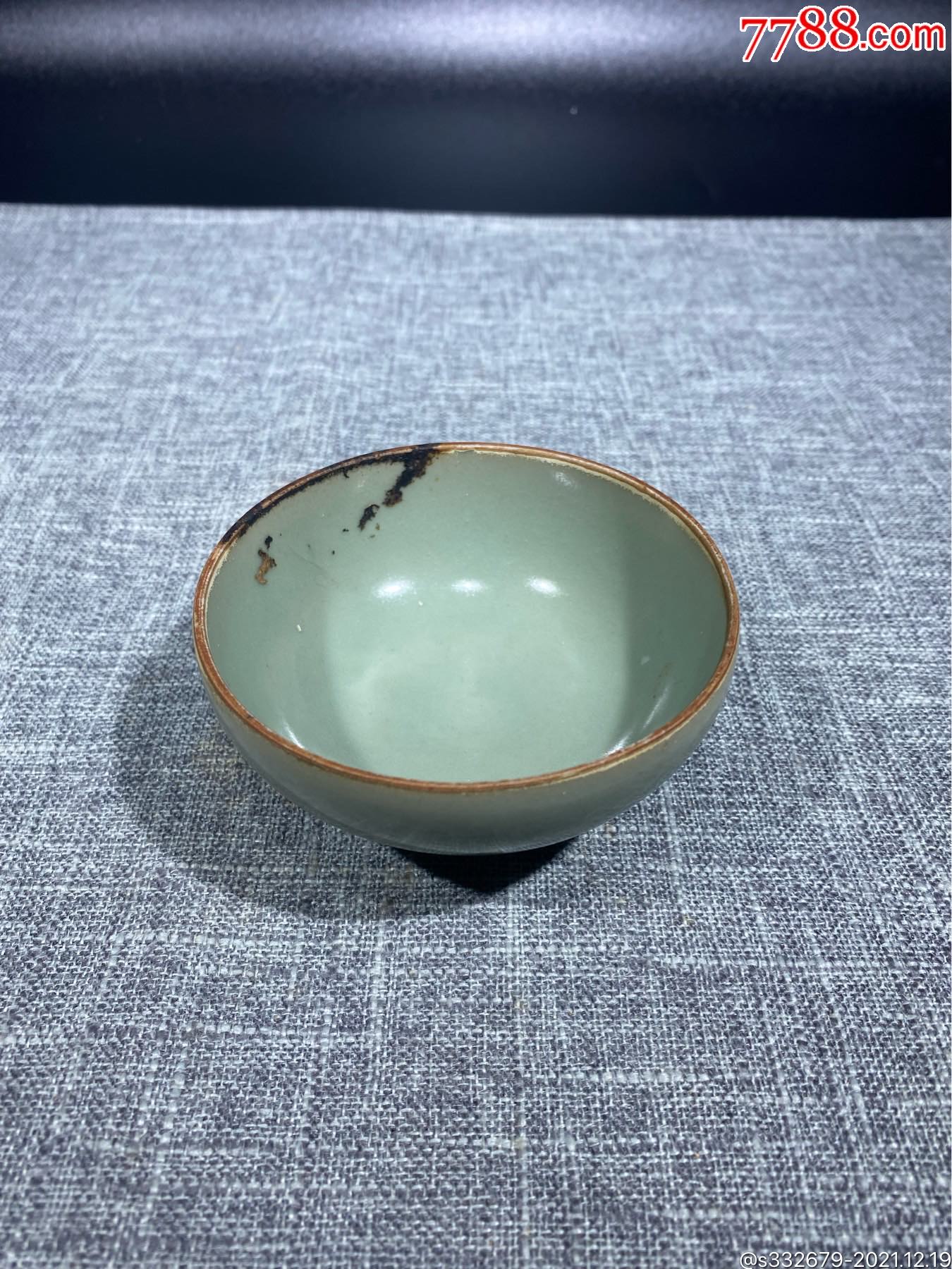 南宋龙泉芒口杯