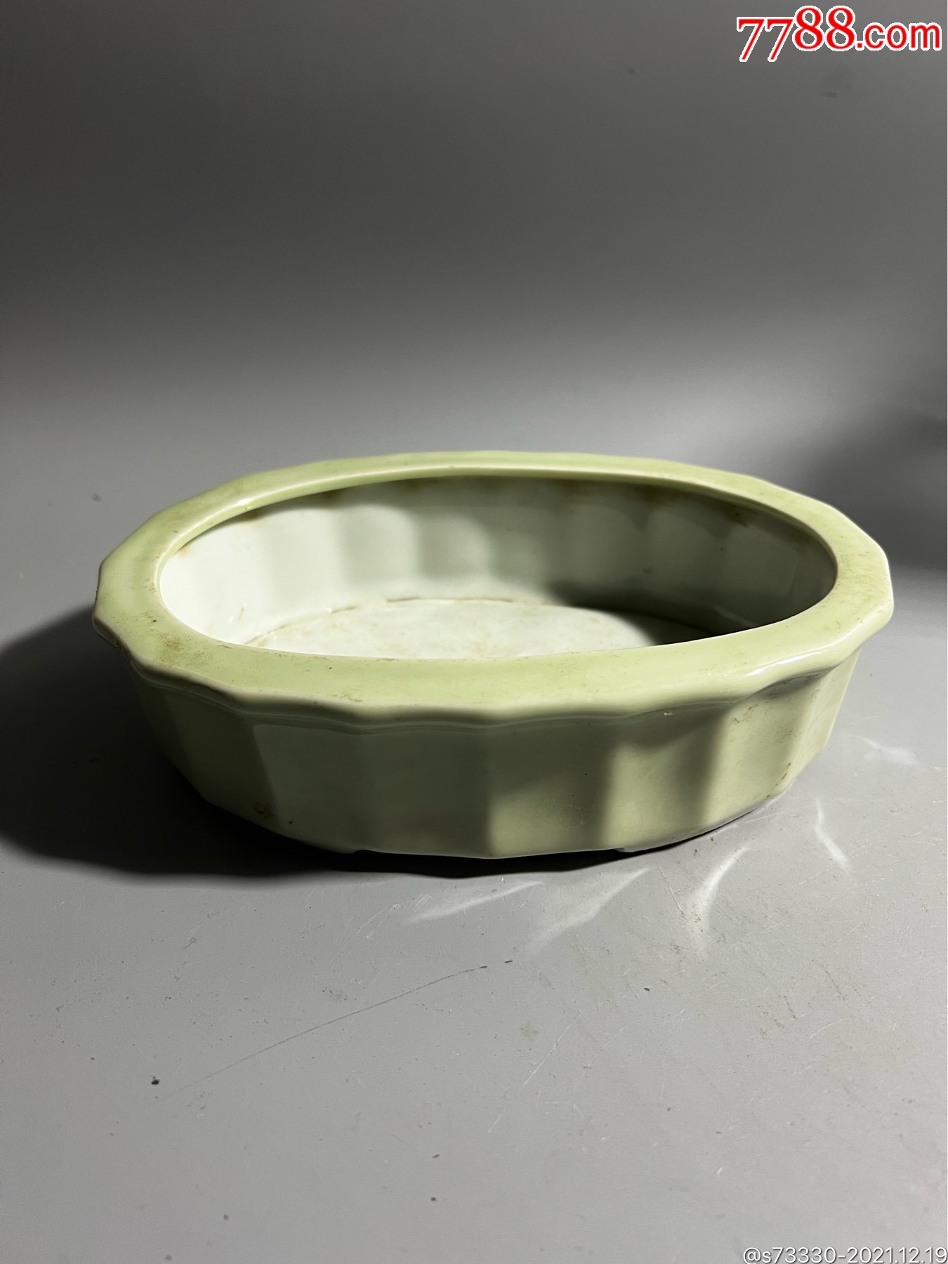 创汇期景德镇豆青釉水仙盆一只