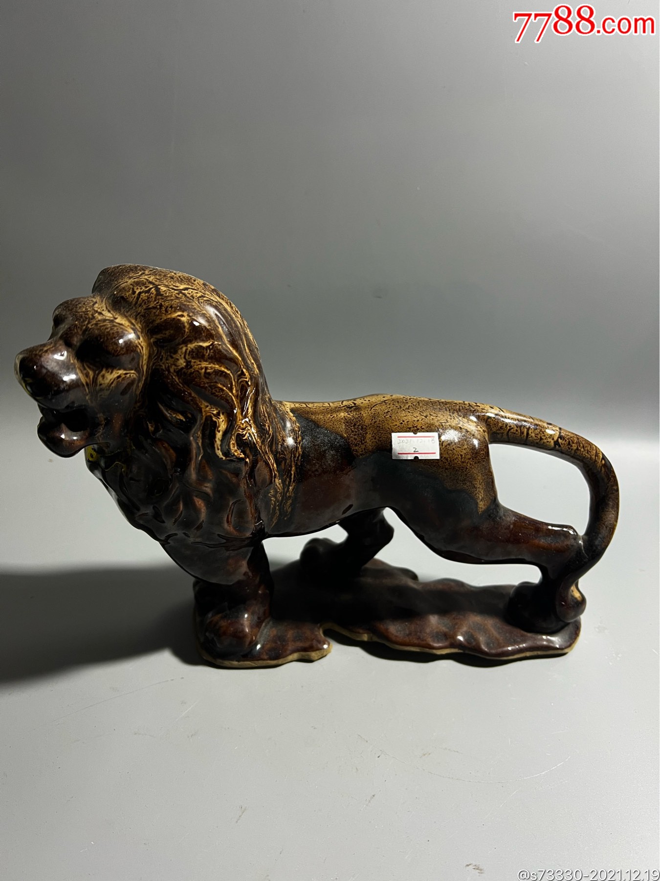 80年代左右美陶狮子一只尾巴处窑裂