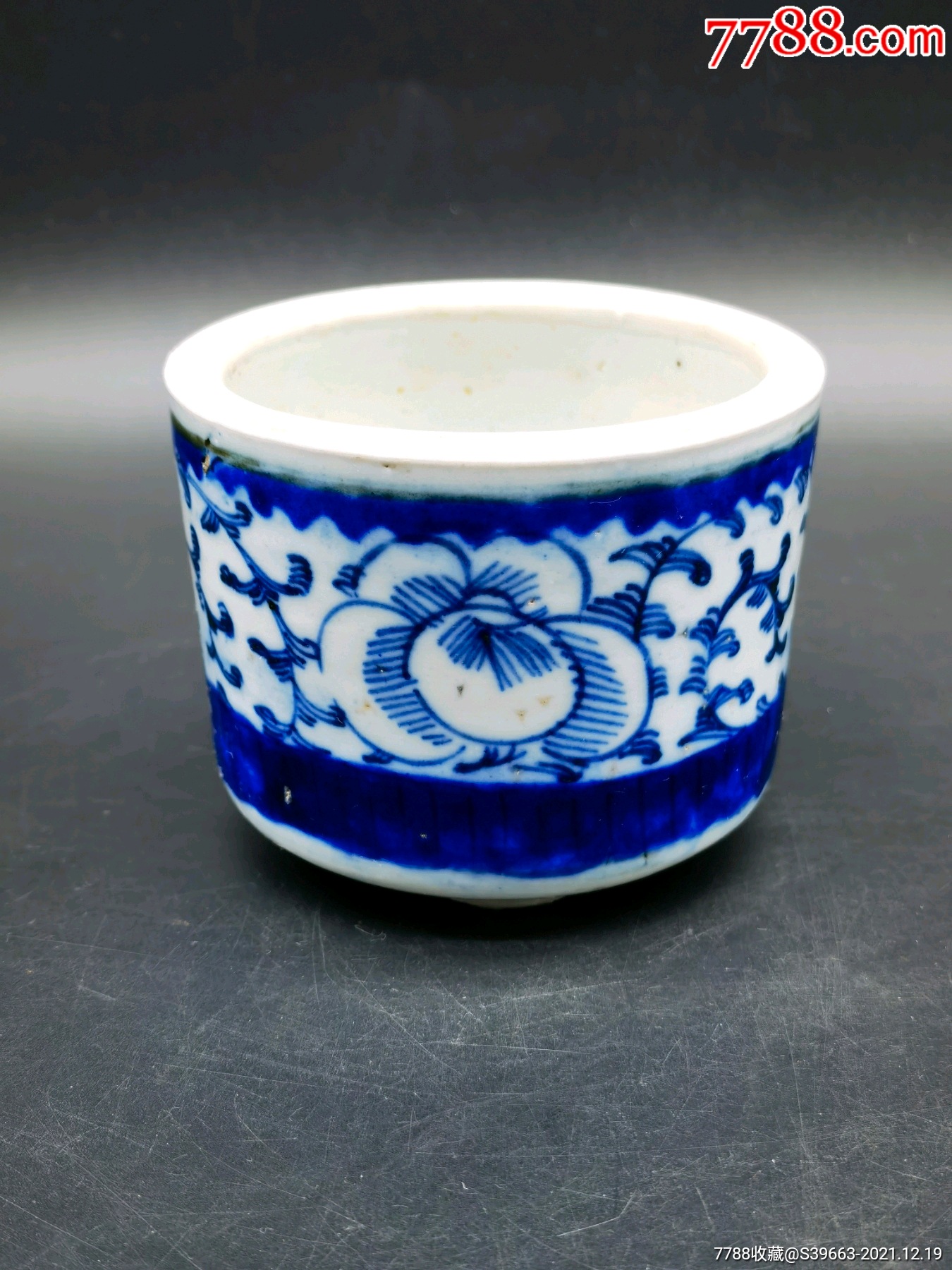 清代青花缠枝莲香炉