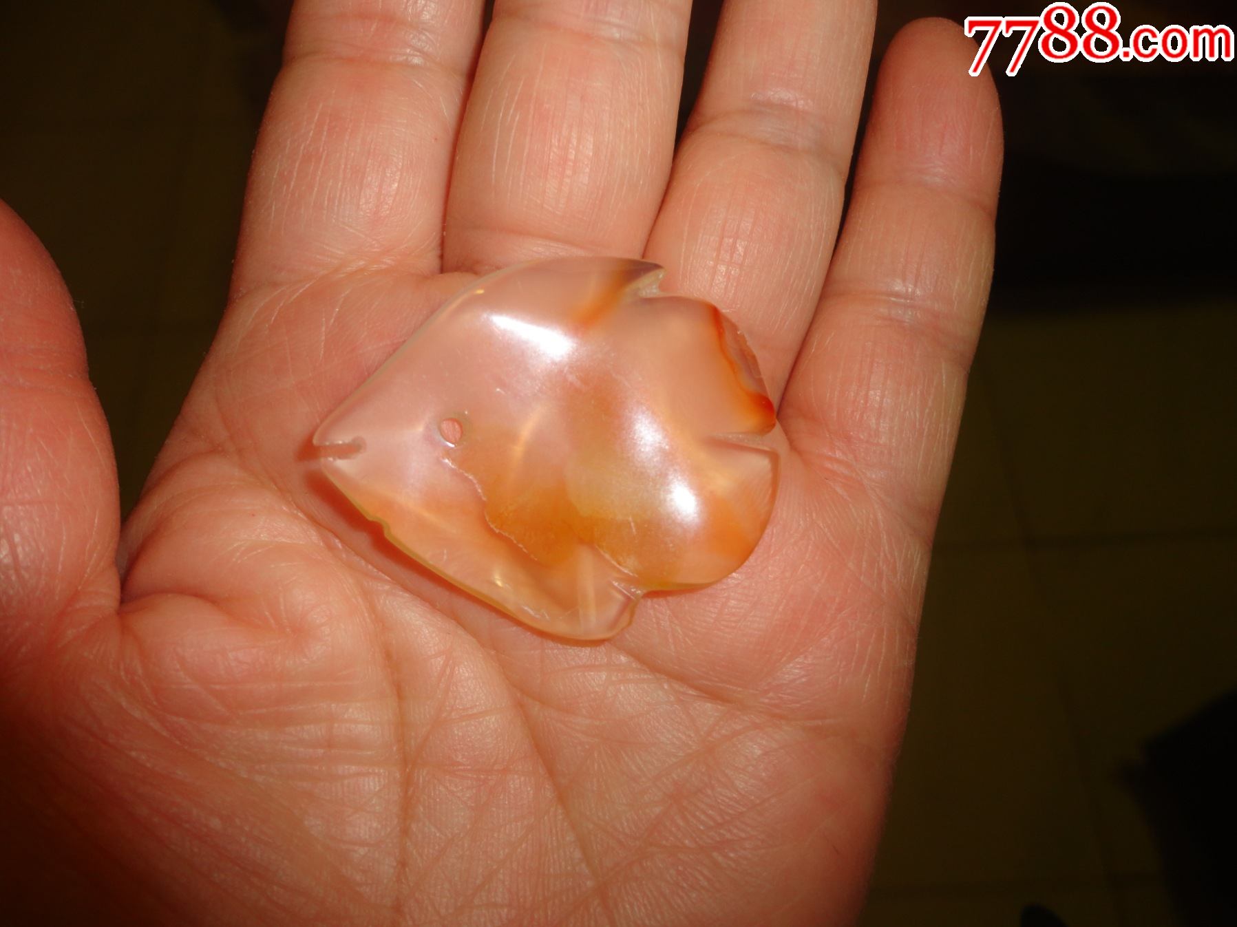 创汇期老玛瑙燕鱼雕件挂件