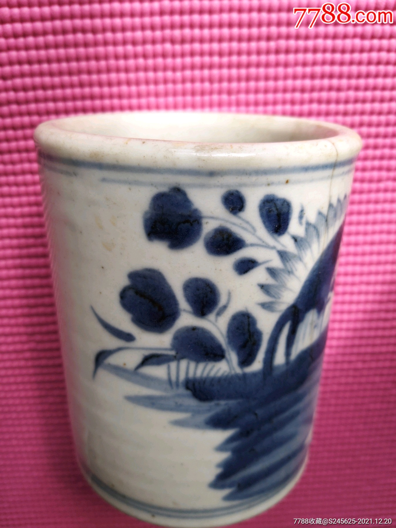 青花一束莲笔筒