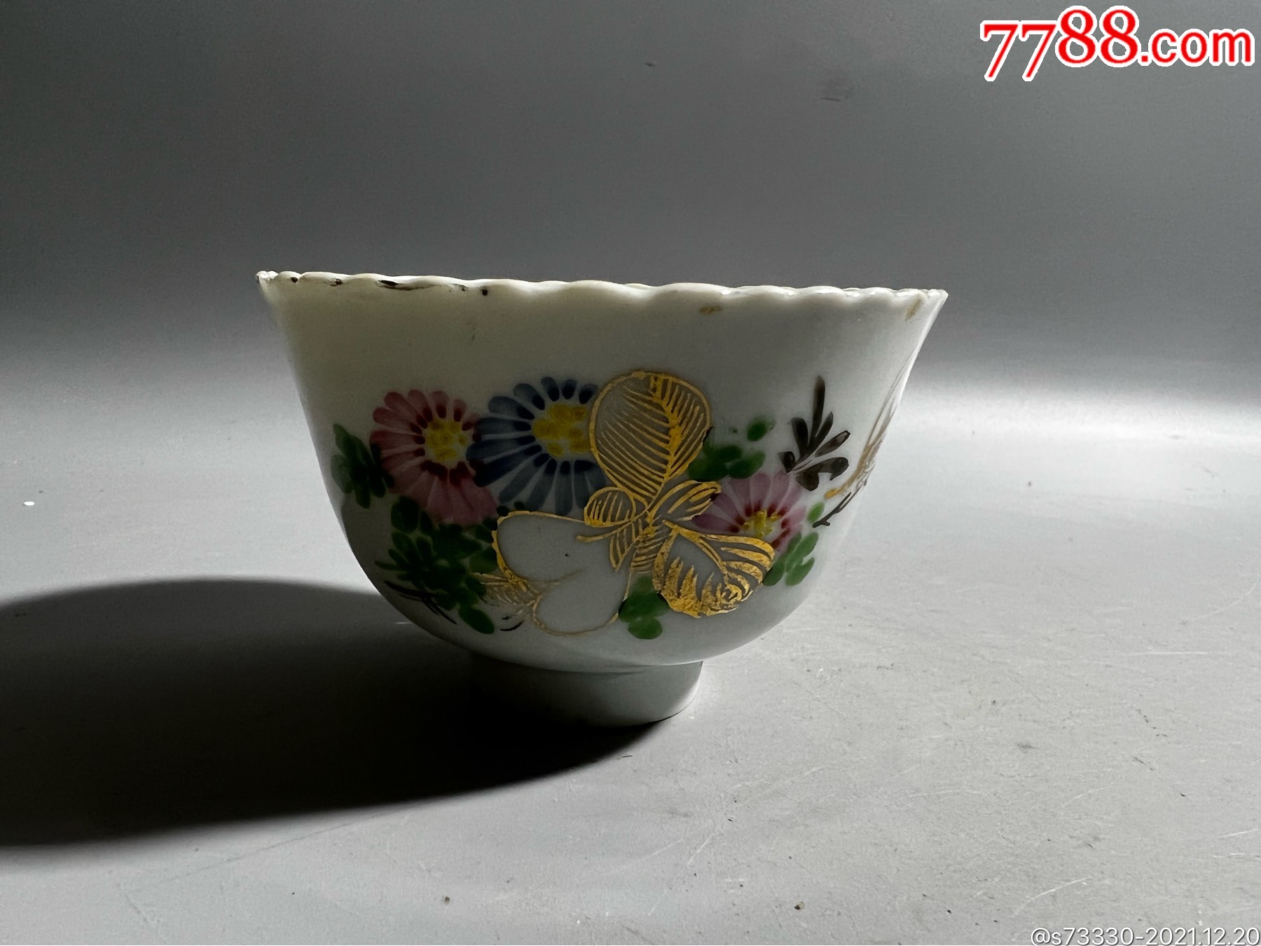 民国时期花口压手杯一只微磕