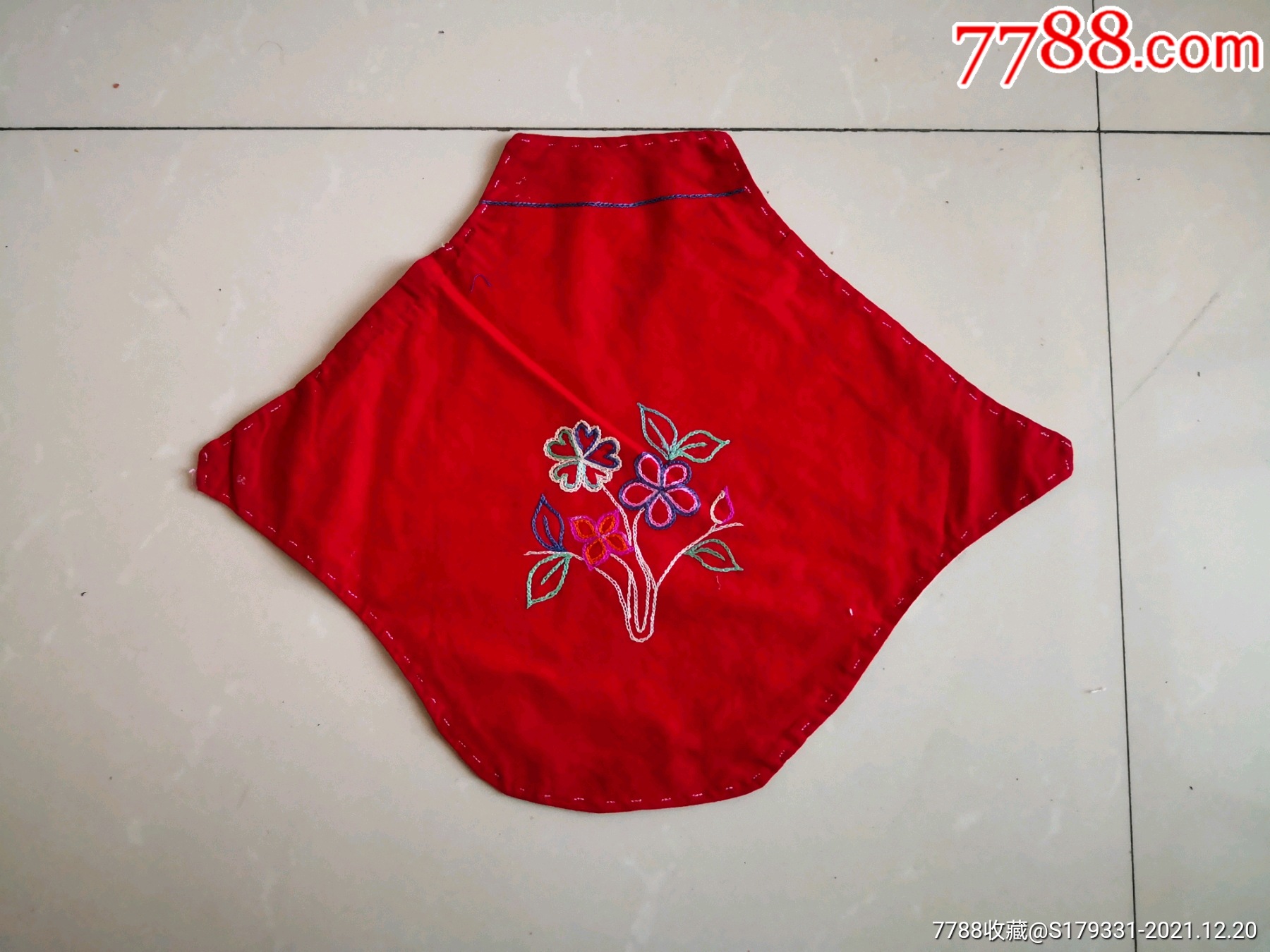 老手工刺绣肚兜包老