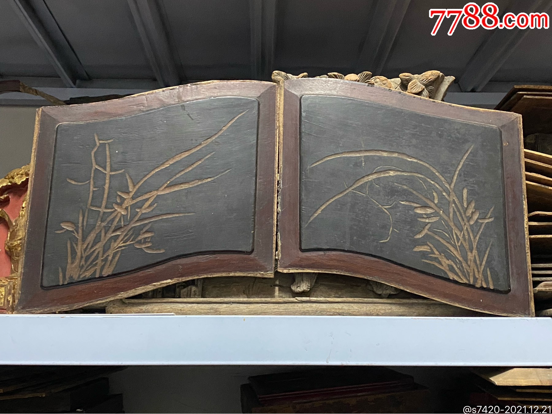 特价精美民国木雕阴刻兰花一对