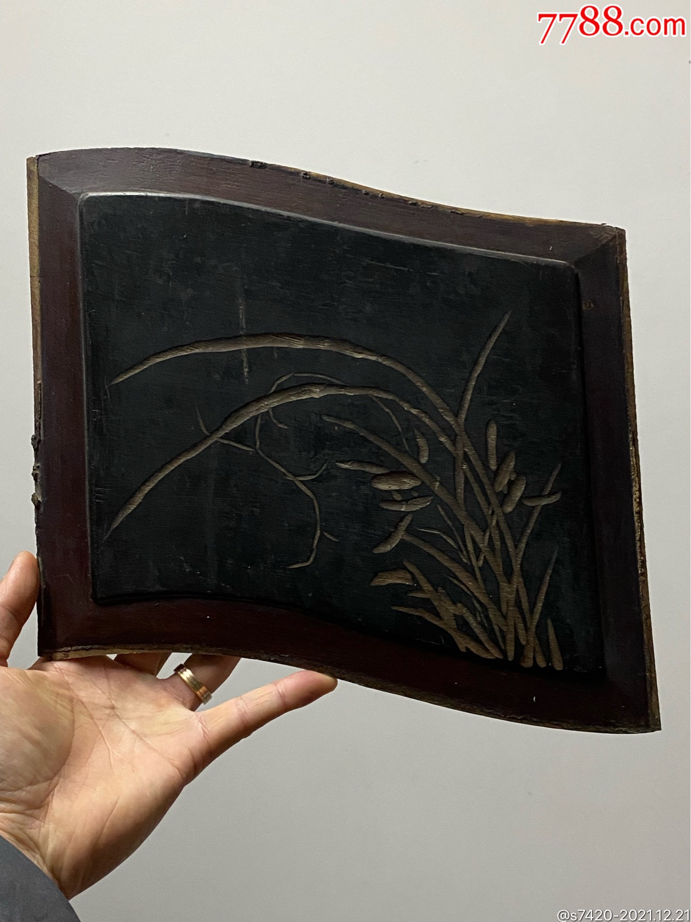 特价精美民国木雕阴刻兰花一对