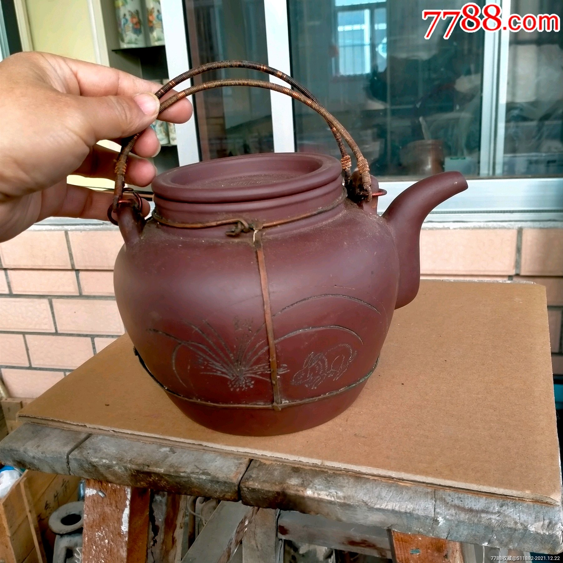 民国名家周伯良紫砂壶手工雕刻兰花小白兔诗文图传统手工包铜实物图片