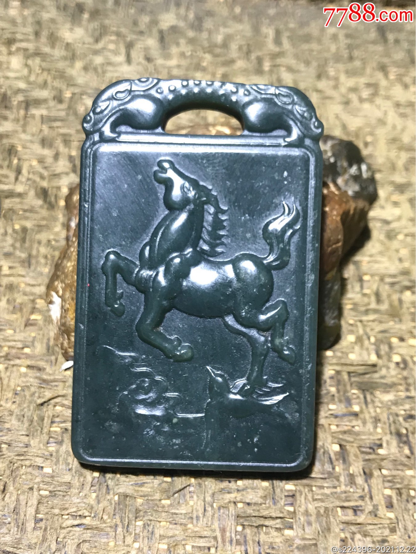 天然新疆和田青玉雕刻马踏飞燕牌子一块_和田玉_第1张_7788玉石珠宝