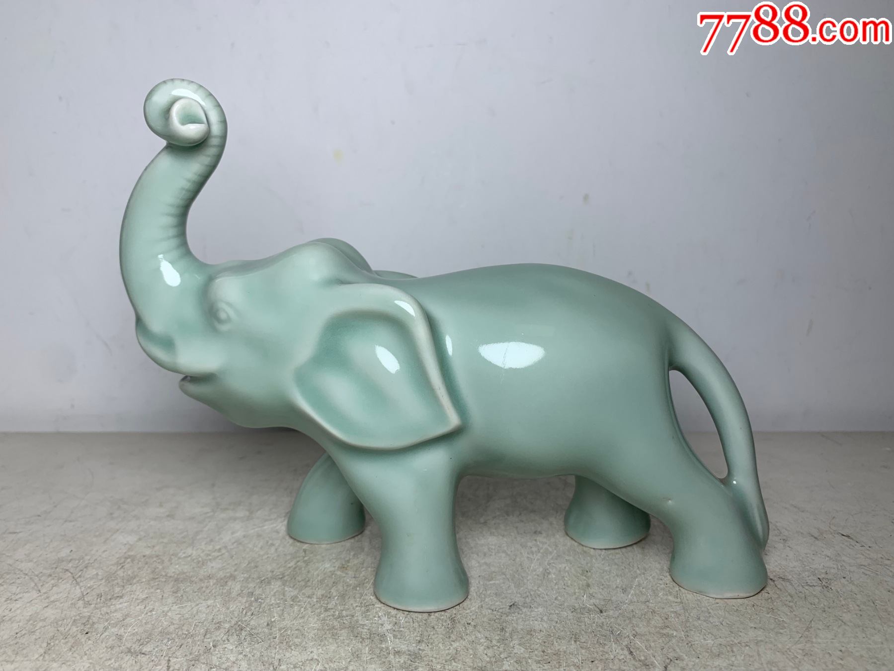七十年代宜兴青瓷大象摆件