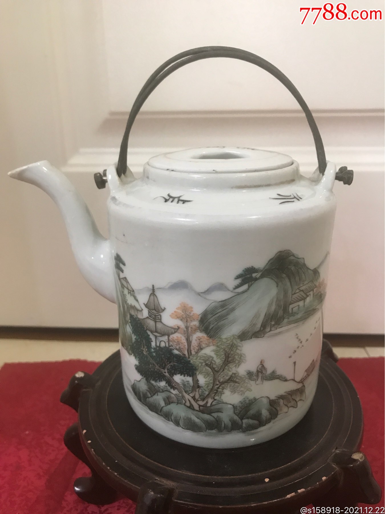 民国浅绛彩山水人物纹提梁壶