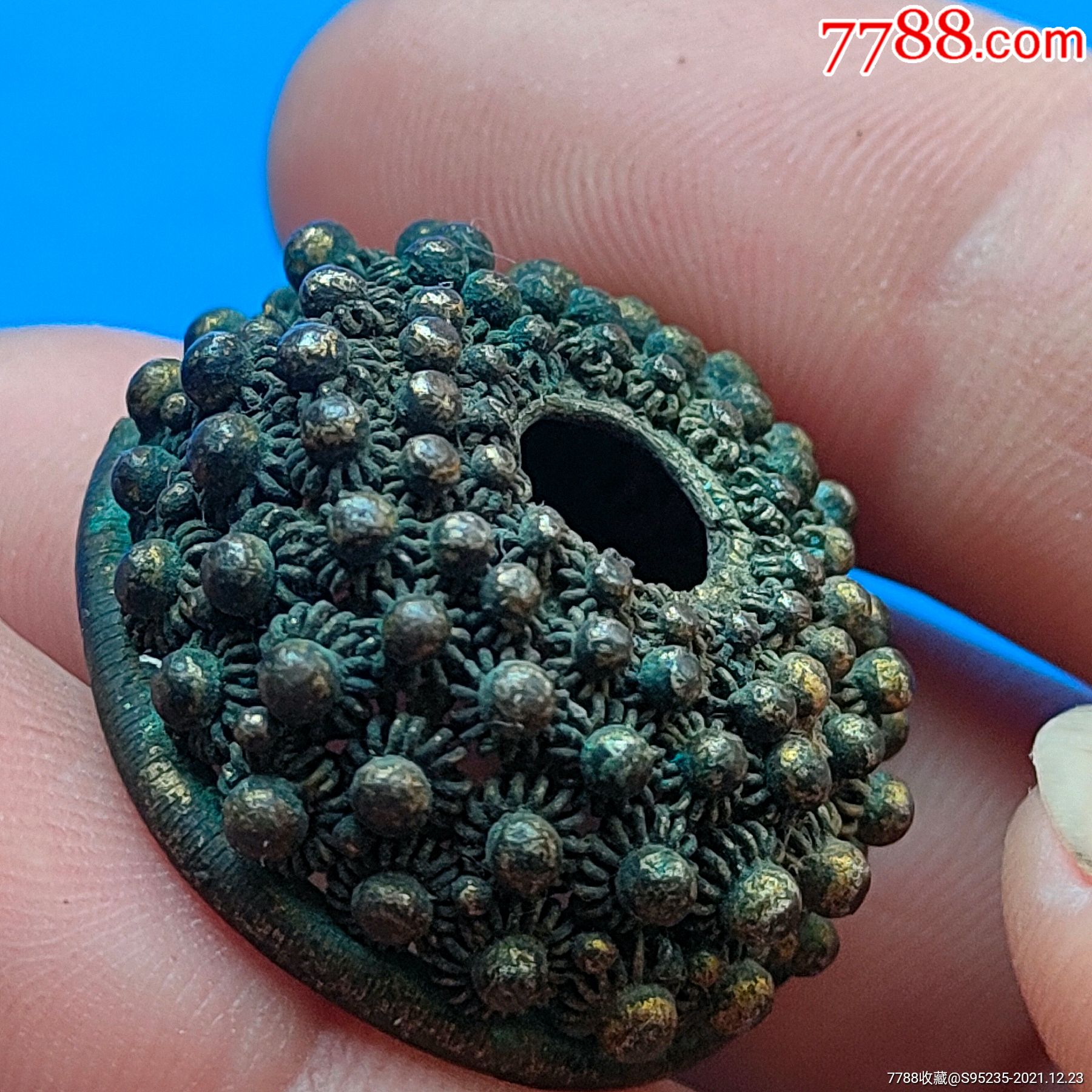 漂亮精美的古代将军帽子上的铜顶子