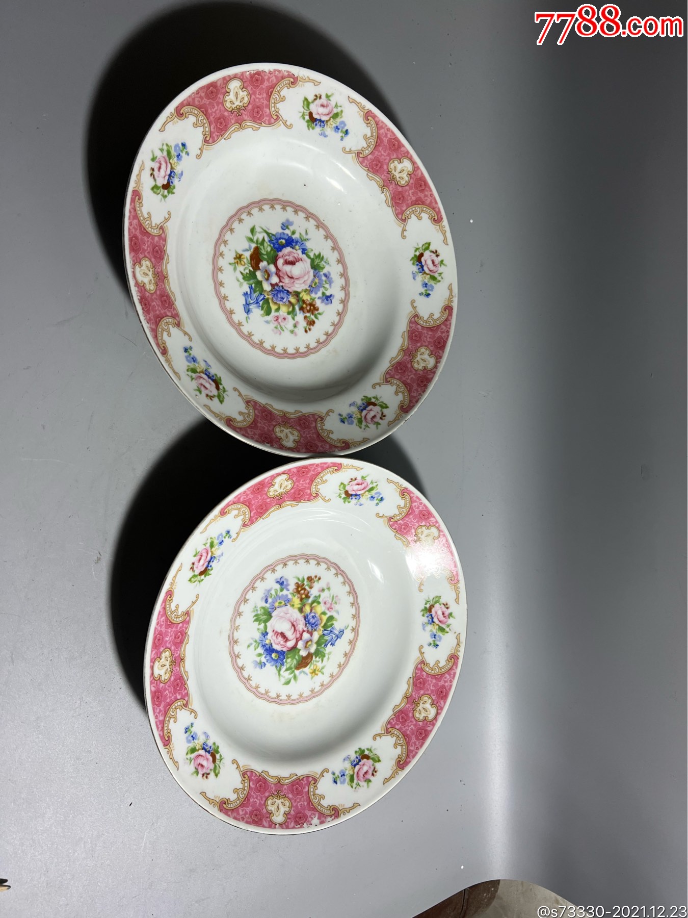 创汇期龙珠阁底款出口欧洲风折腰盘子一对y