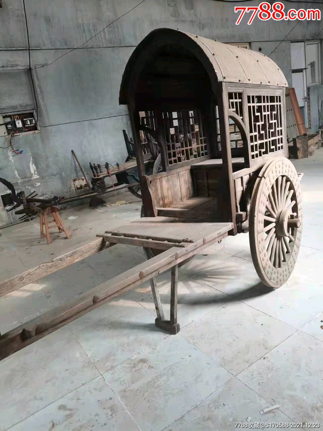 老榆木马车造型独特做工精细用于影视道具旅游景点摆放尺寸长36宽1米