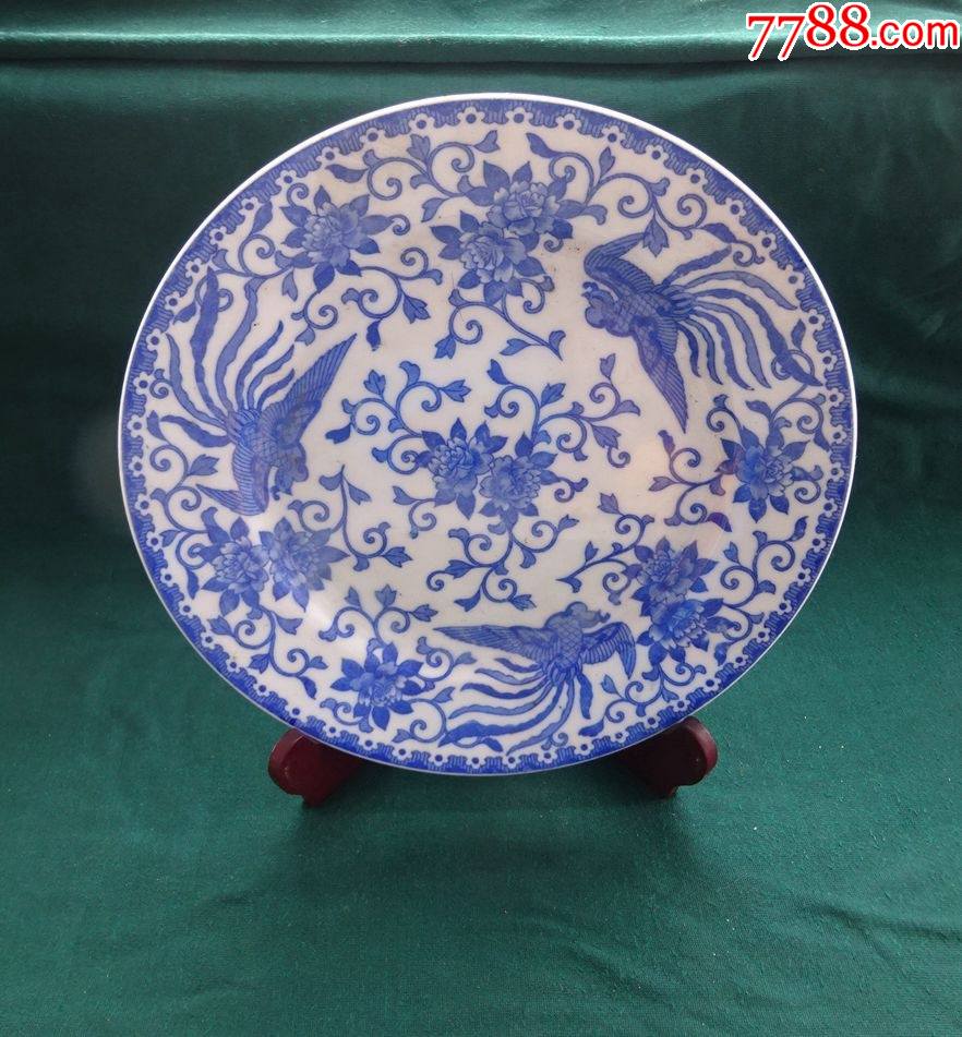 极其精细的日本白胎贴花凤纹盘