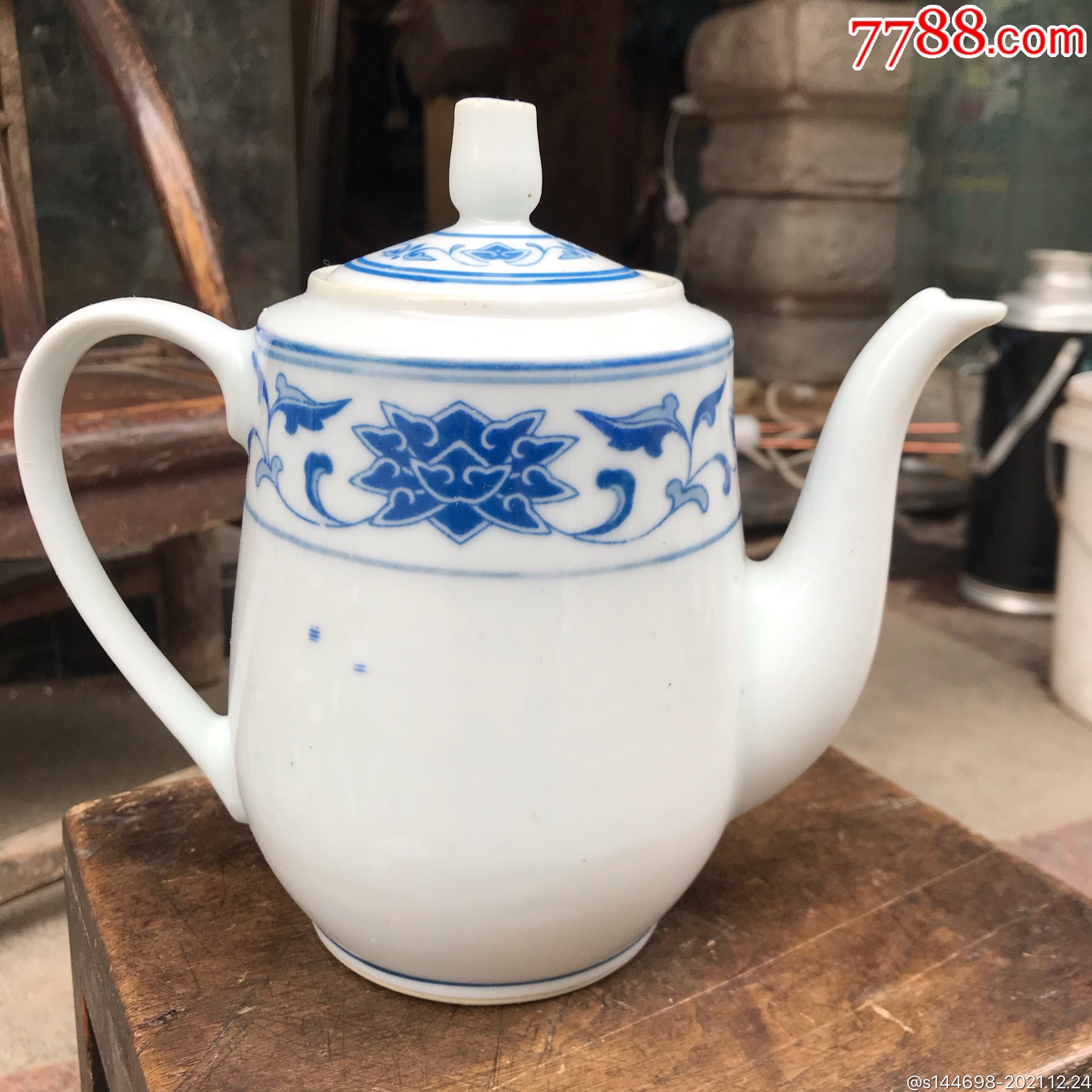 全品六七十年代红旗瓷厂高白泥高白釉茶壶又水肥厚自然器型标准使用