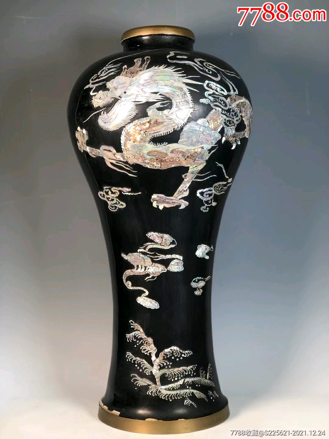 创汇时期铜胎大漆嵌螺钿祥龙云海纹特大梅瓶