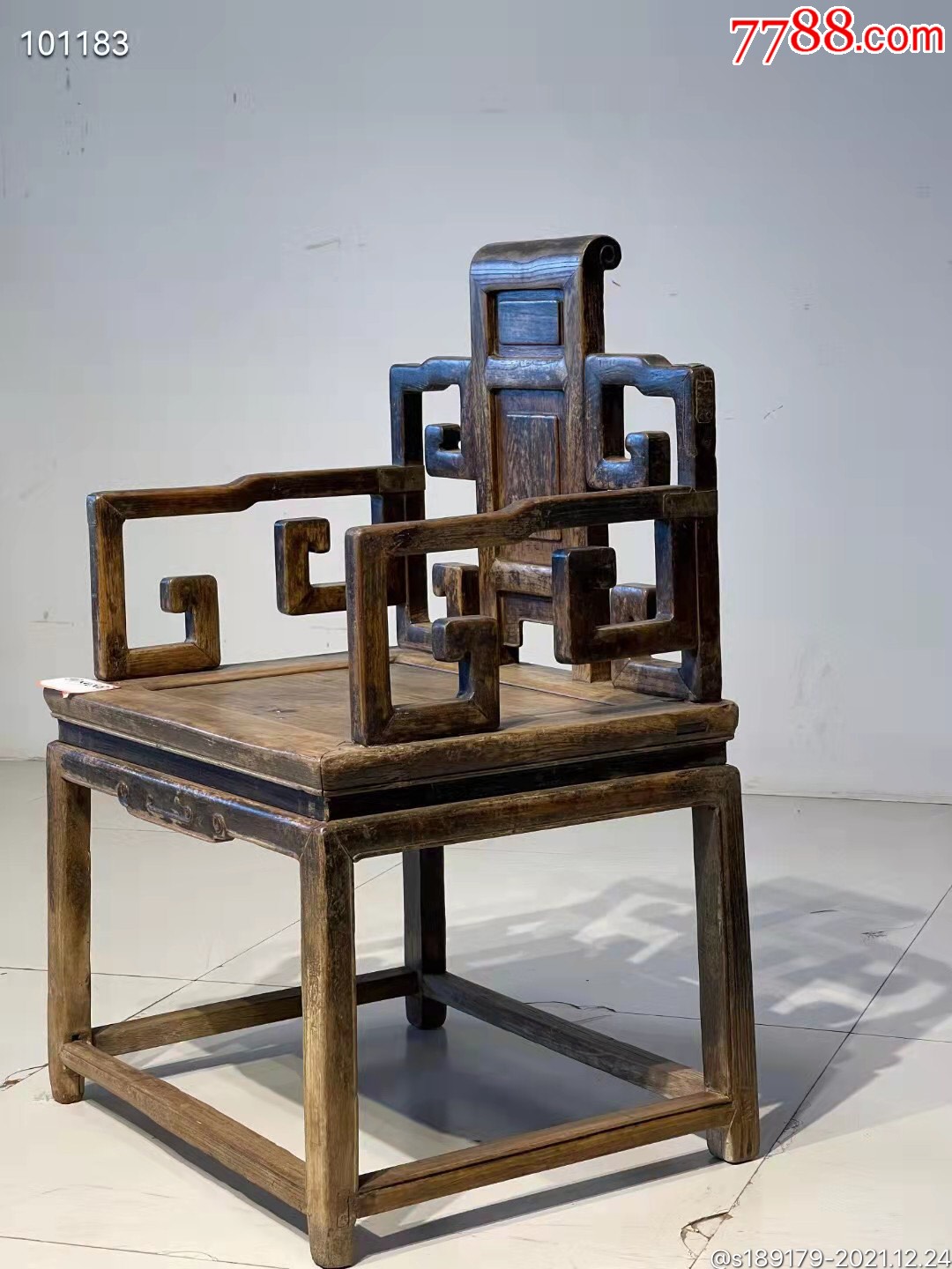 清代榉木卷书式苏工太师椅16