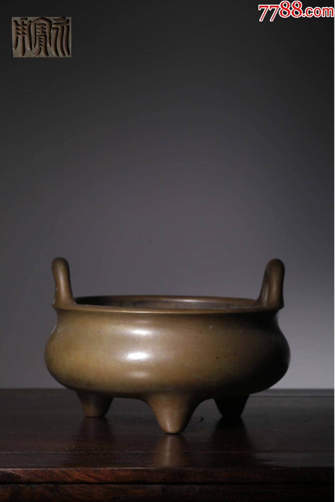 铜冲天耳三足炉