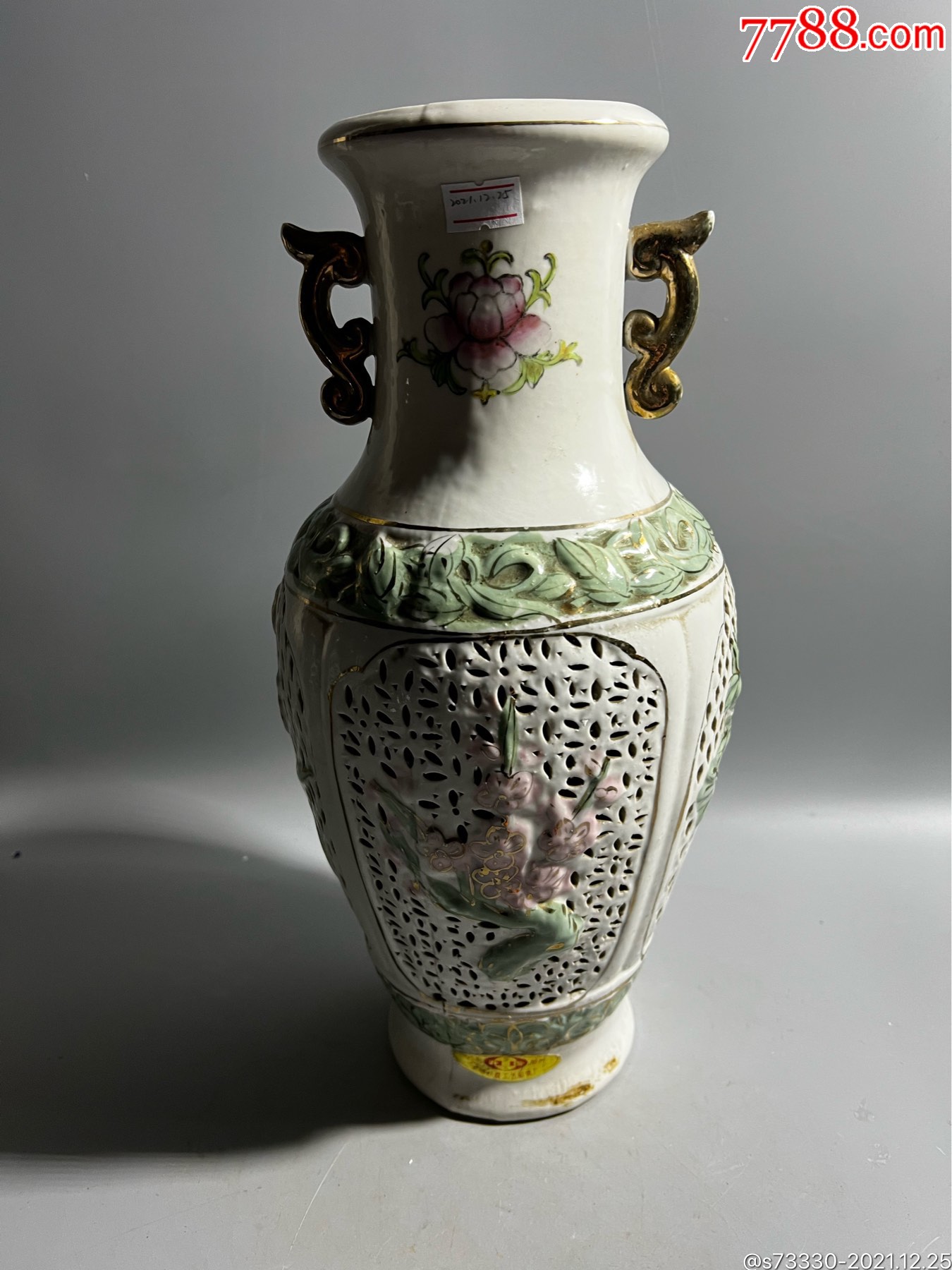 80年代左右广东潮彩镂空花瓶一只