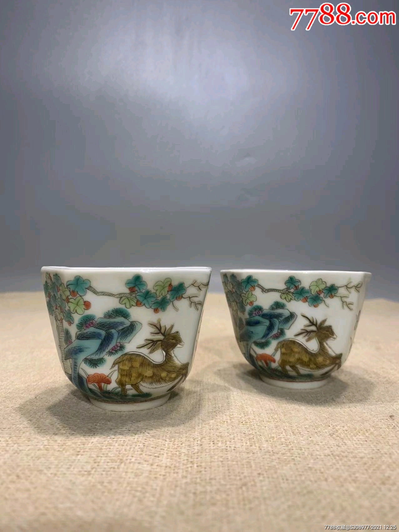清代粉彩鹿鹤同春图酒杯一对