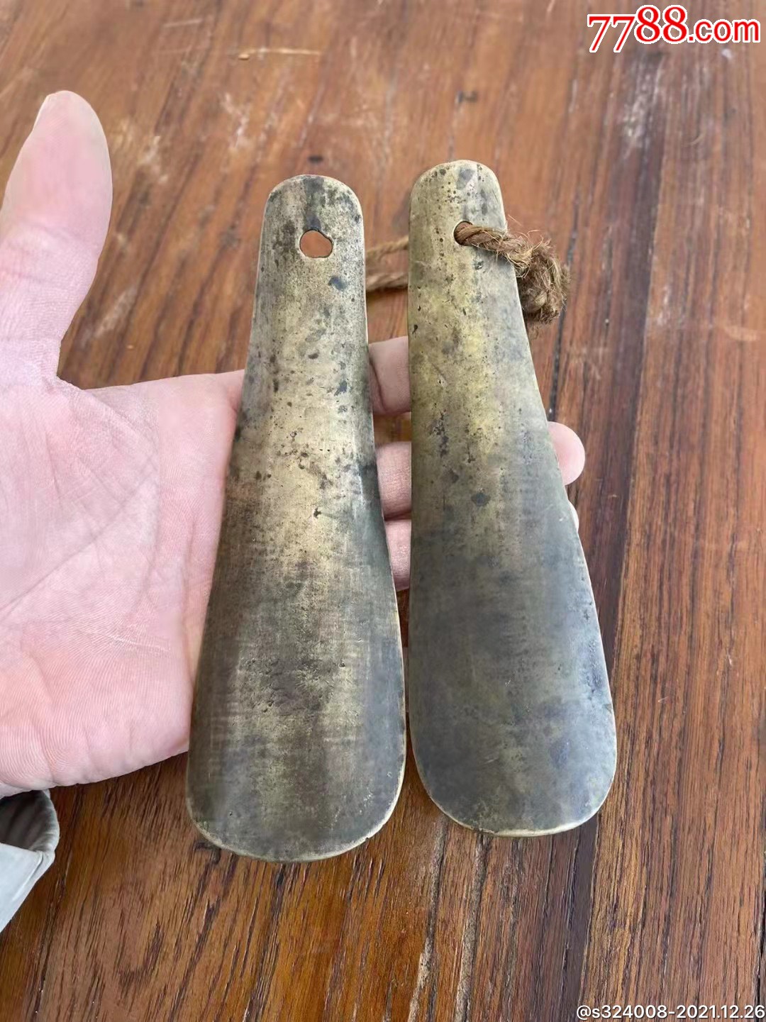 两个铜鞋拔子品相完好包浆浑厚