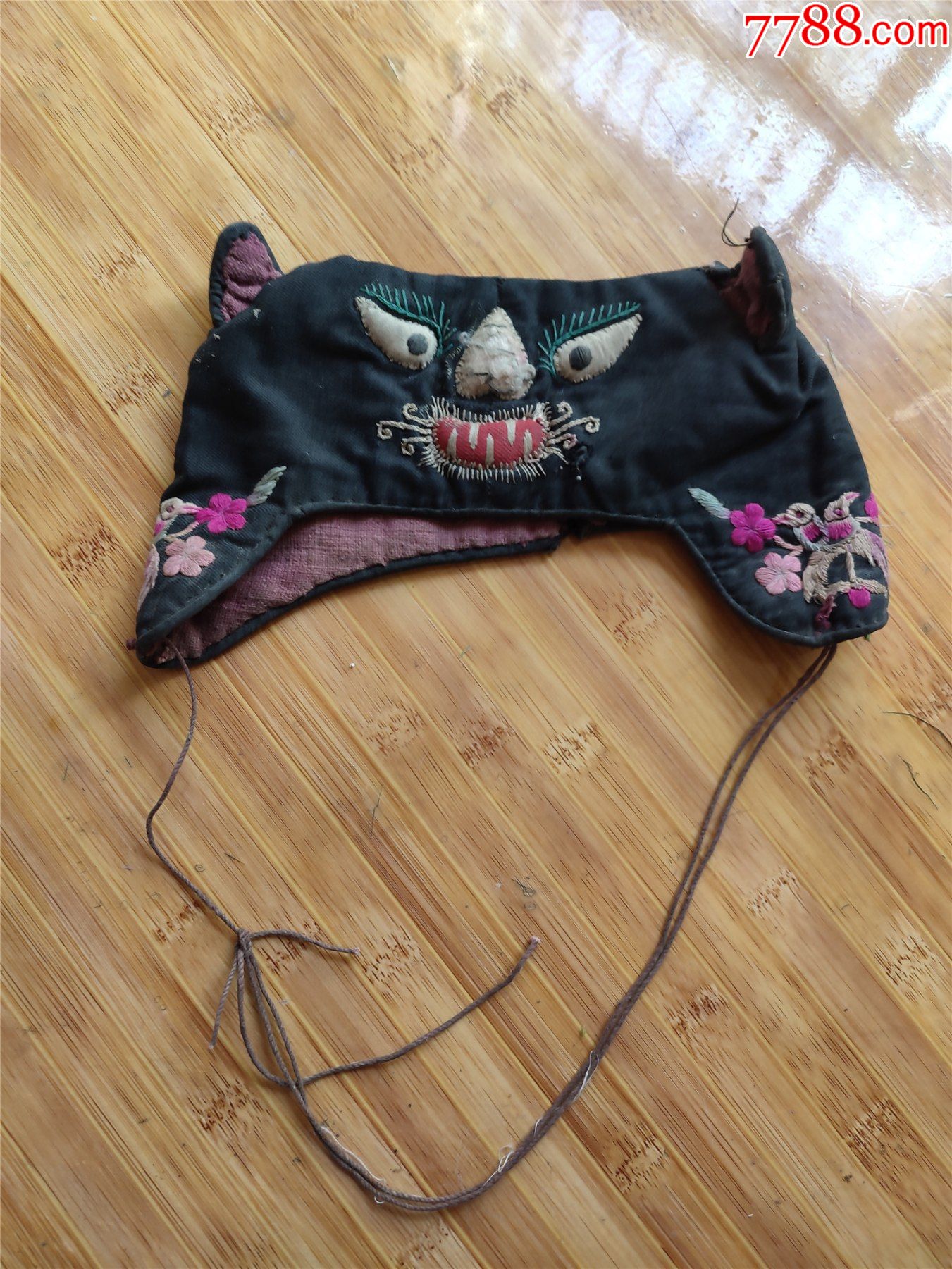 古代婴儿的帽子全品如图所示