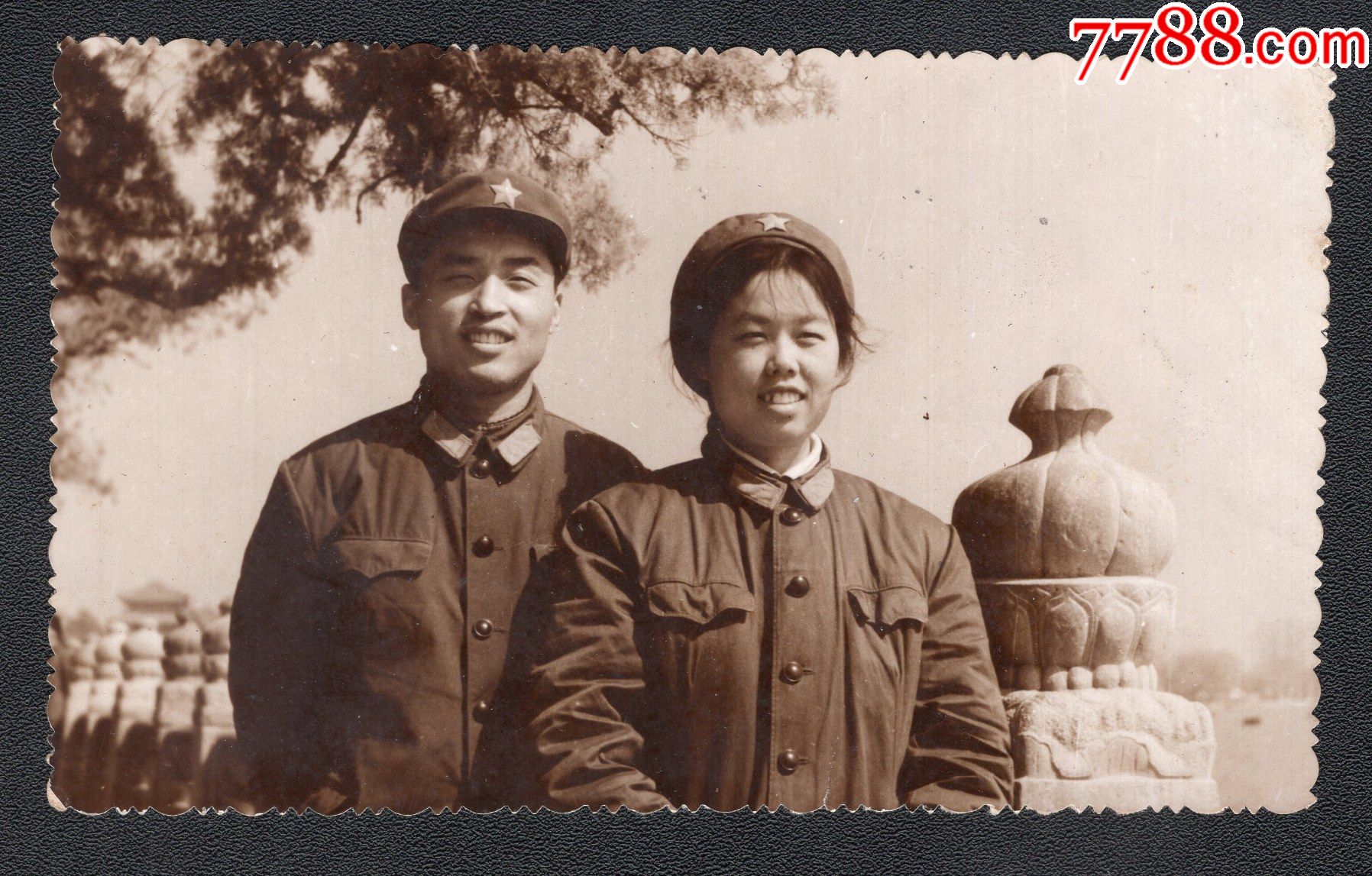 70年代女兵夫妻老照片1張尺寸約65108釐米