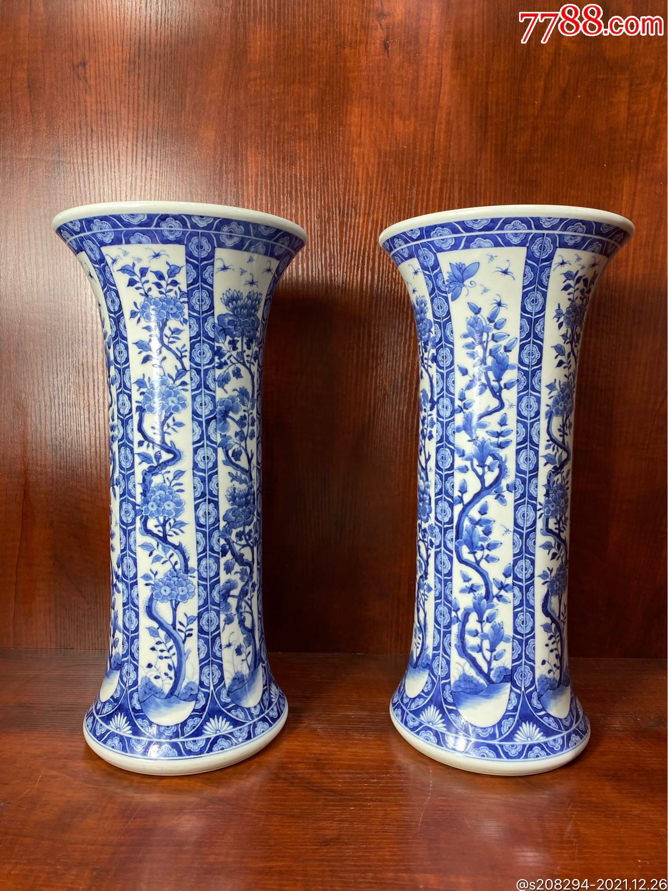 清代青花花卉纹花觚