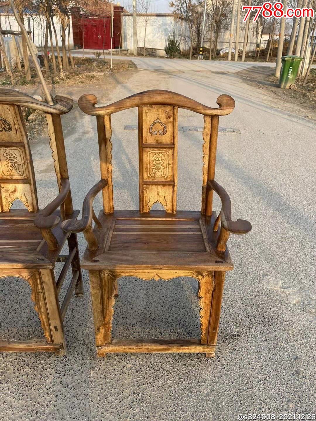 清代楠木四出头官帽椅一对品相完好包浆浑厚做工大气结实牢固