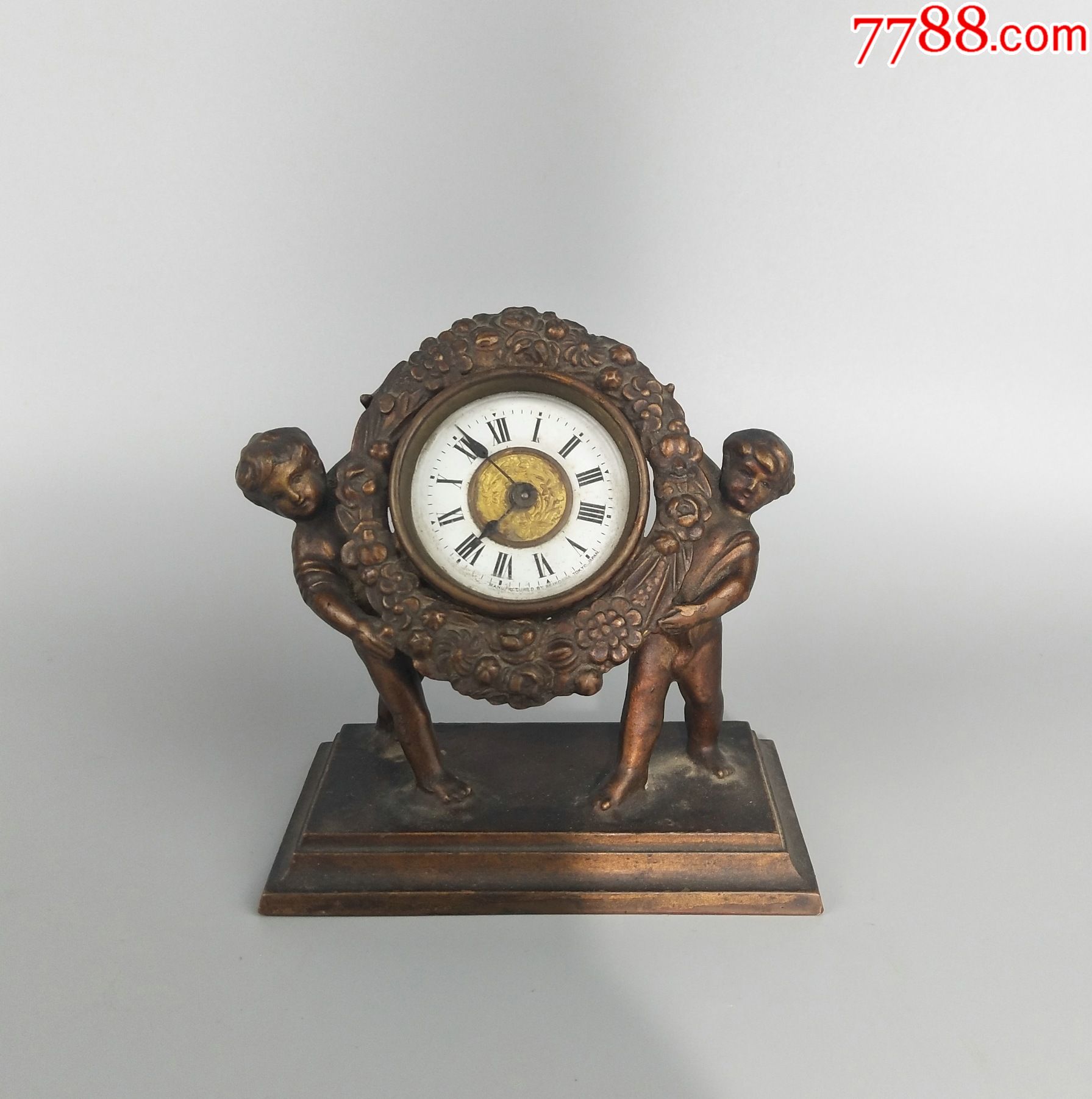 精美可爱小朋友抬花篮小钟