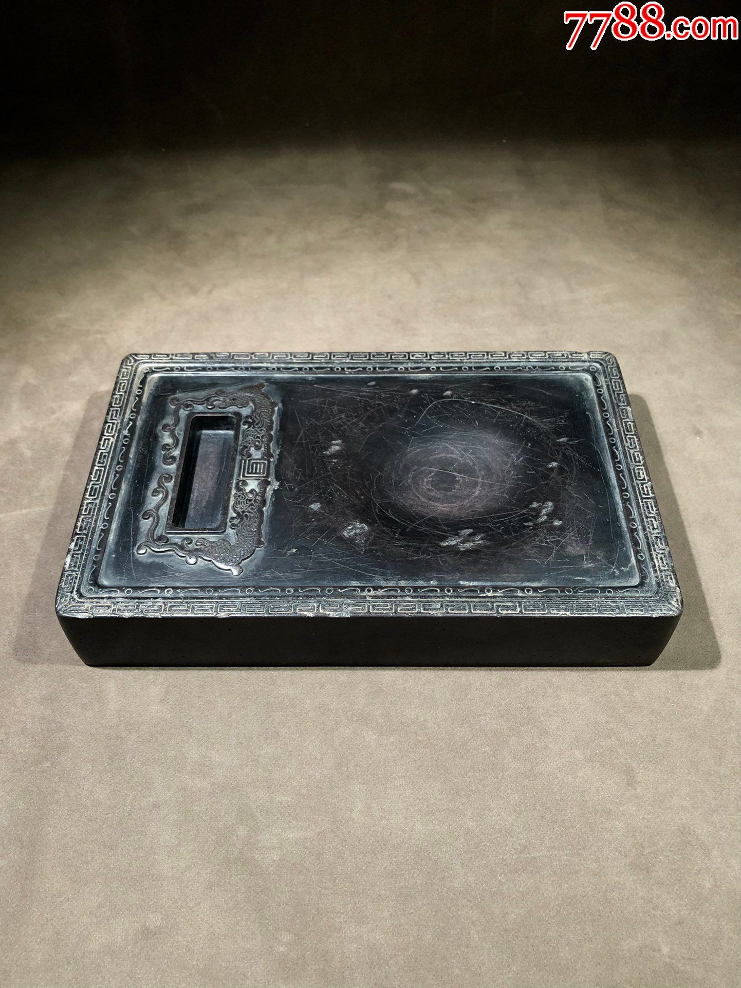 5品99【紫袍玉带石蝙蝠纹文房砚台】.