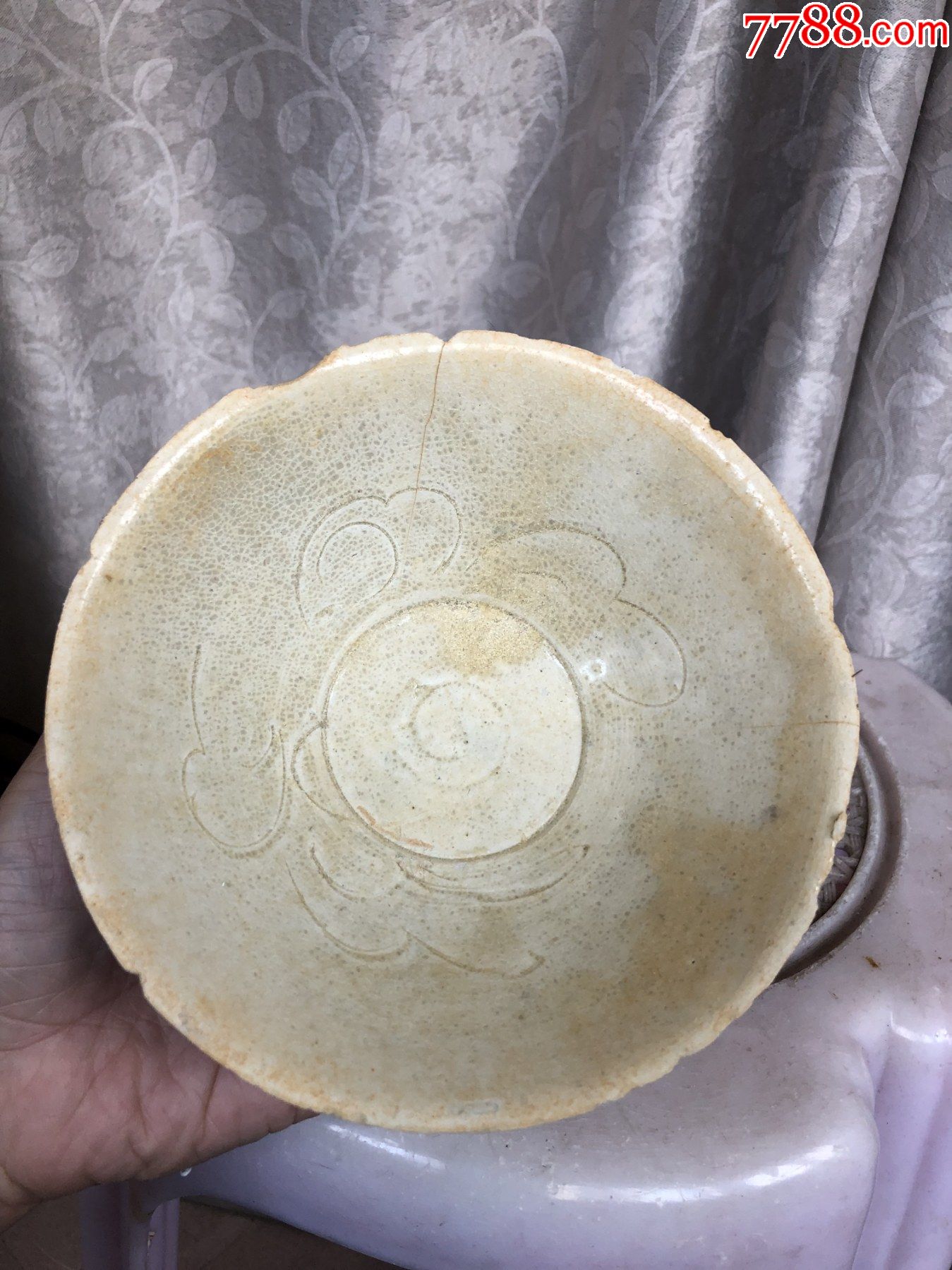 宋代瓣口刻花斗笠碗