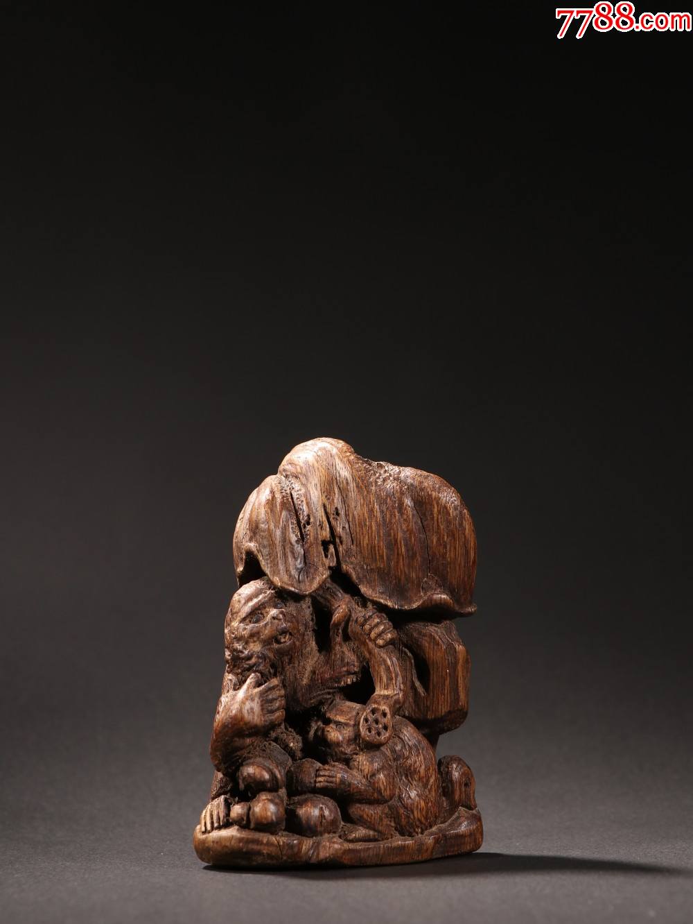 沉香雕灵猴纹摆件